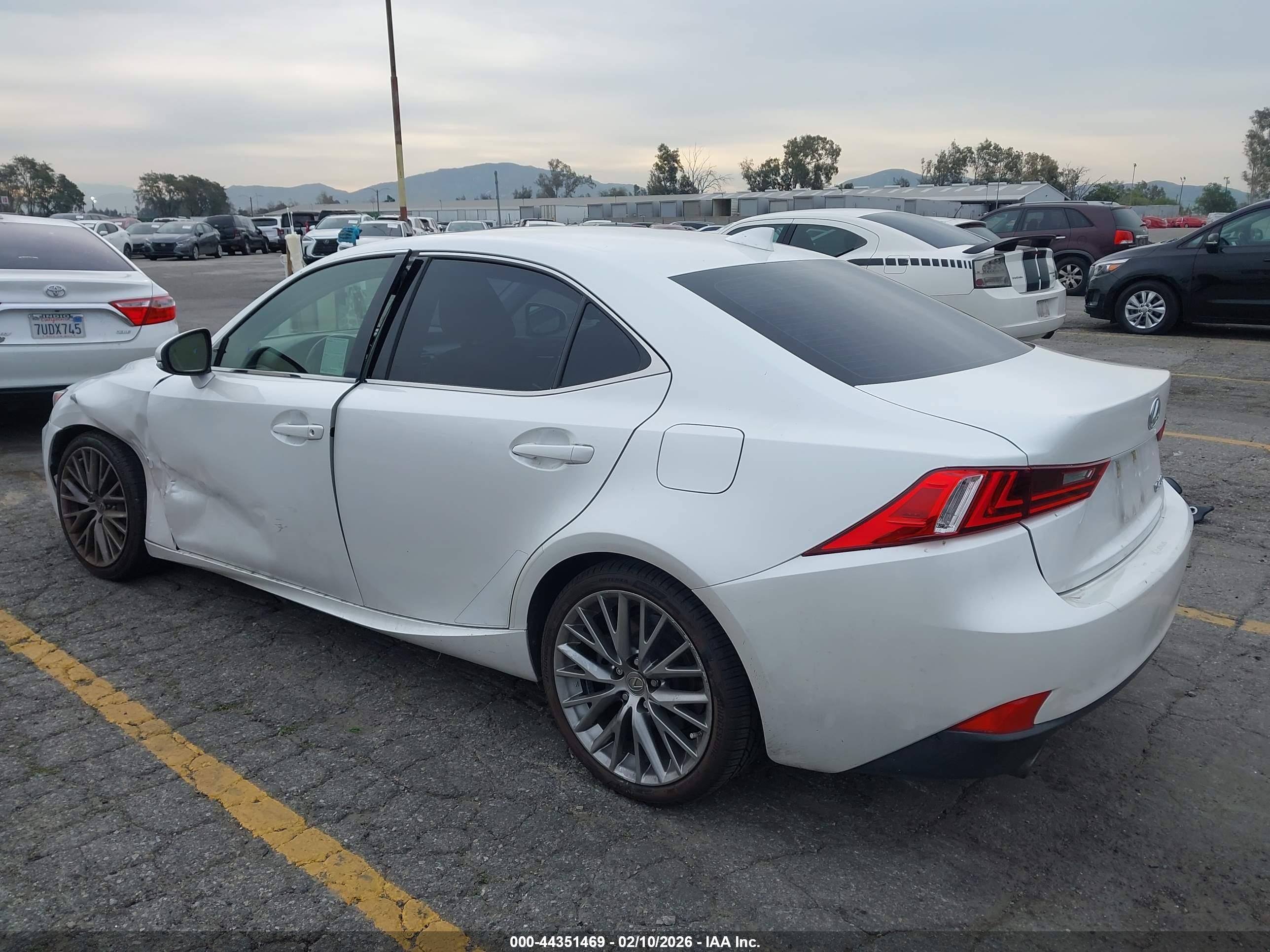 LEXUS IS image 3