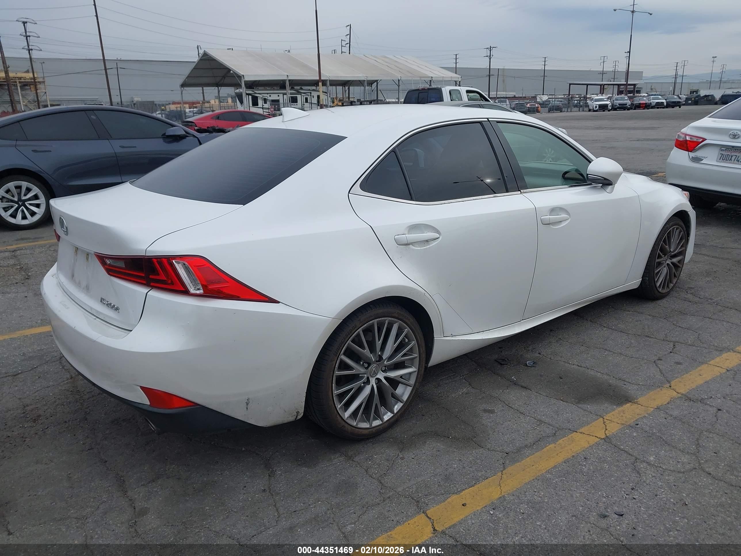 LEXUS IS image 4