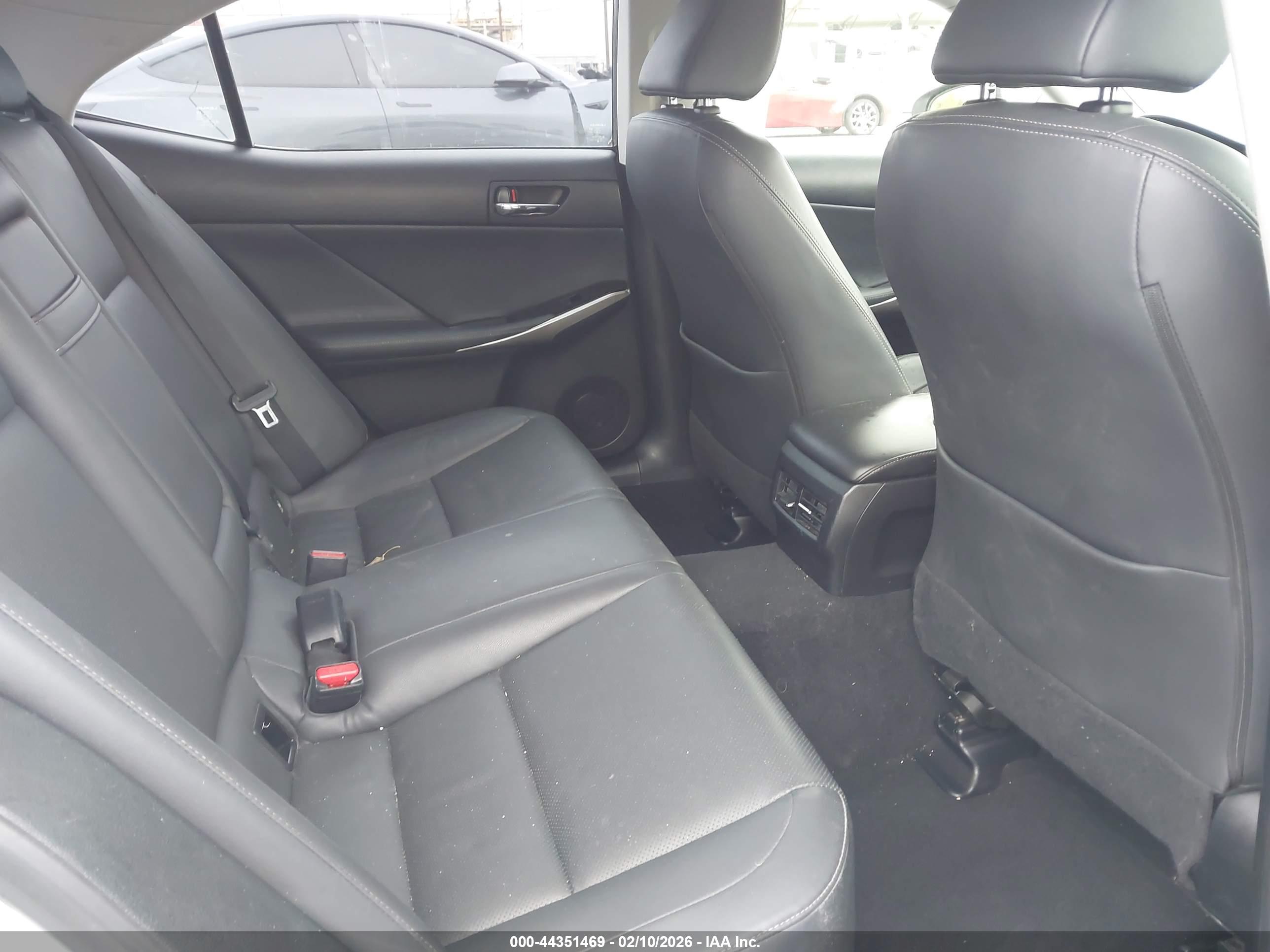 LEXUS IS image 8