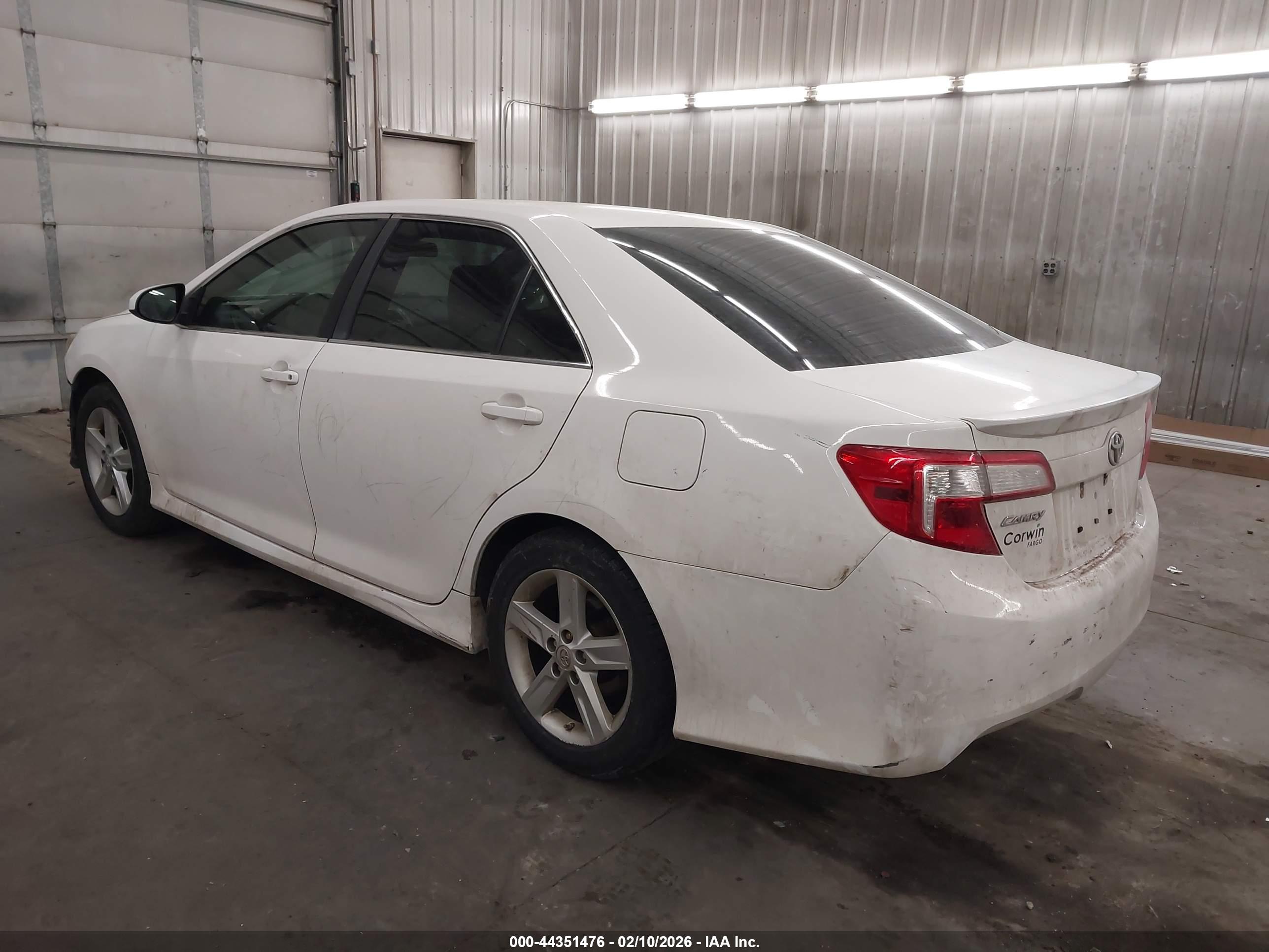 TOYOTA CAMRY image 3