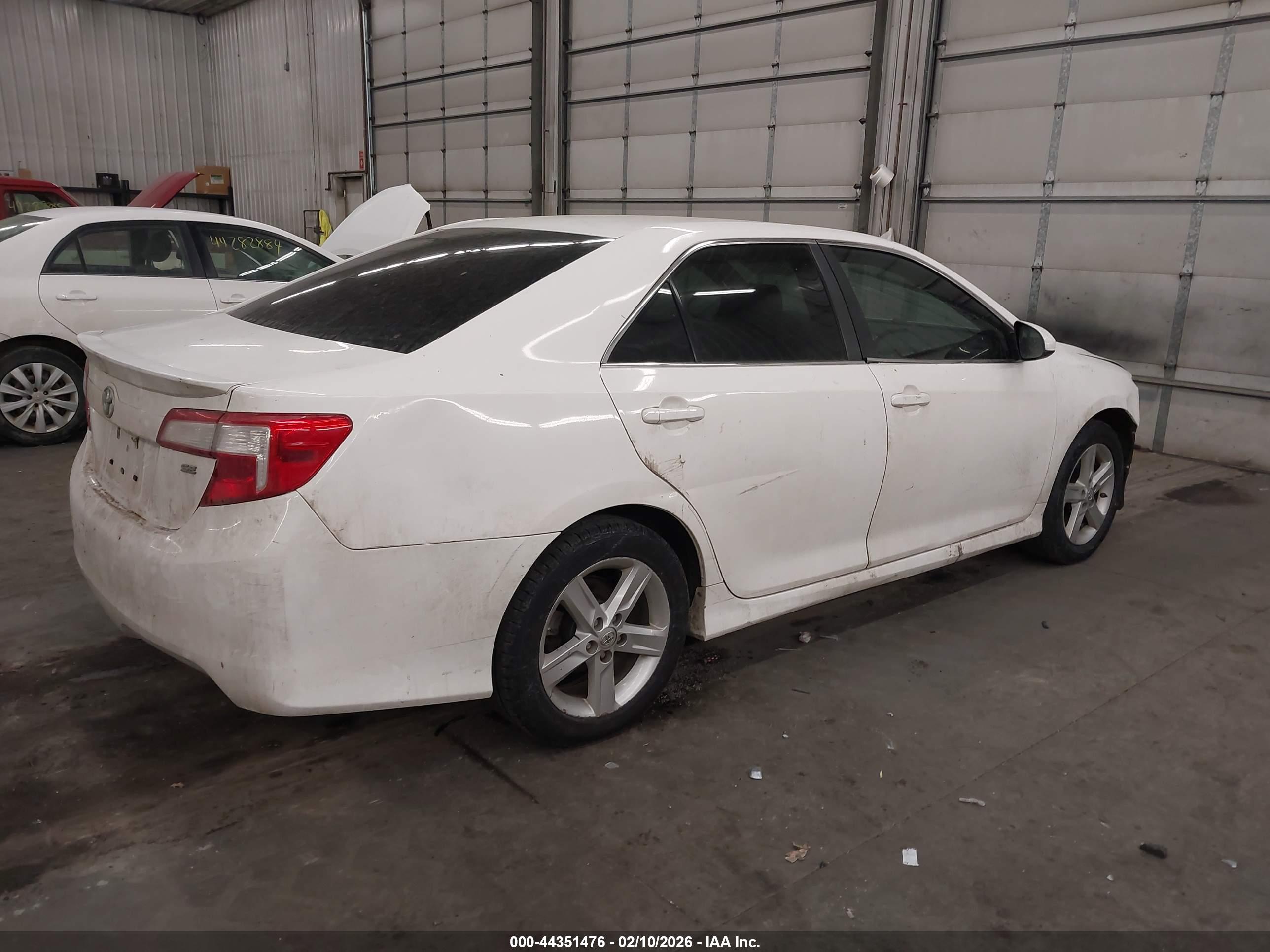 TOYOTA CAMRY image 4