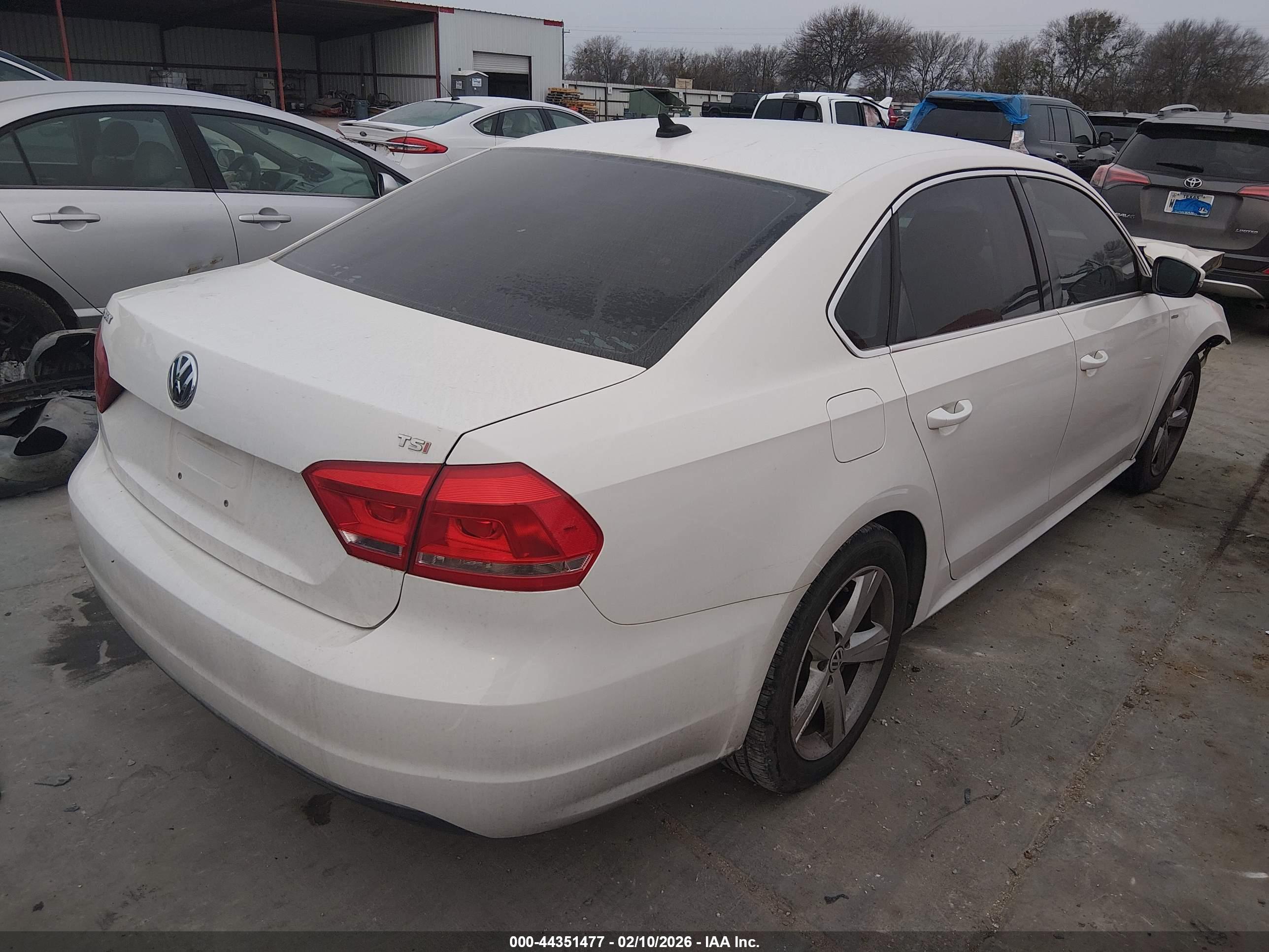 VOLKSWAGEN PASSAT image 4