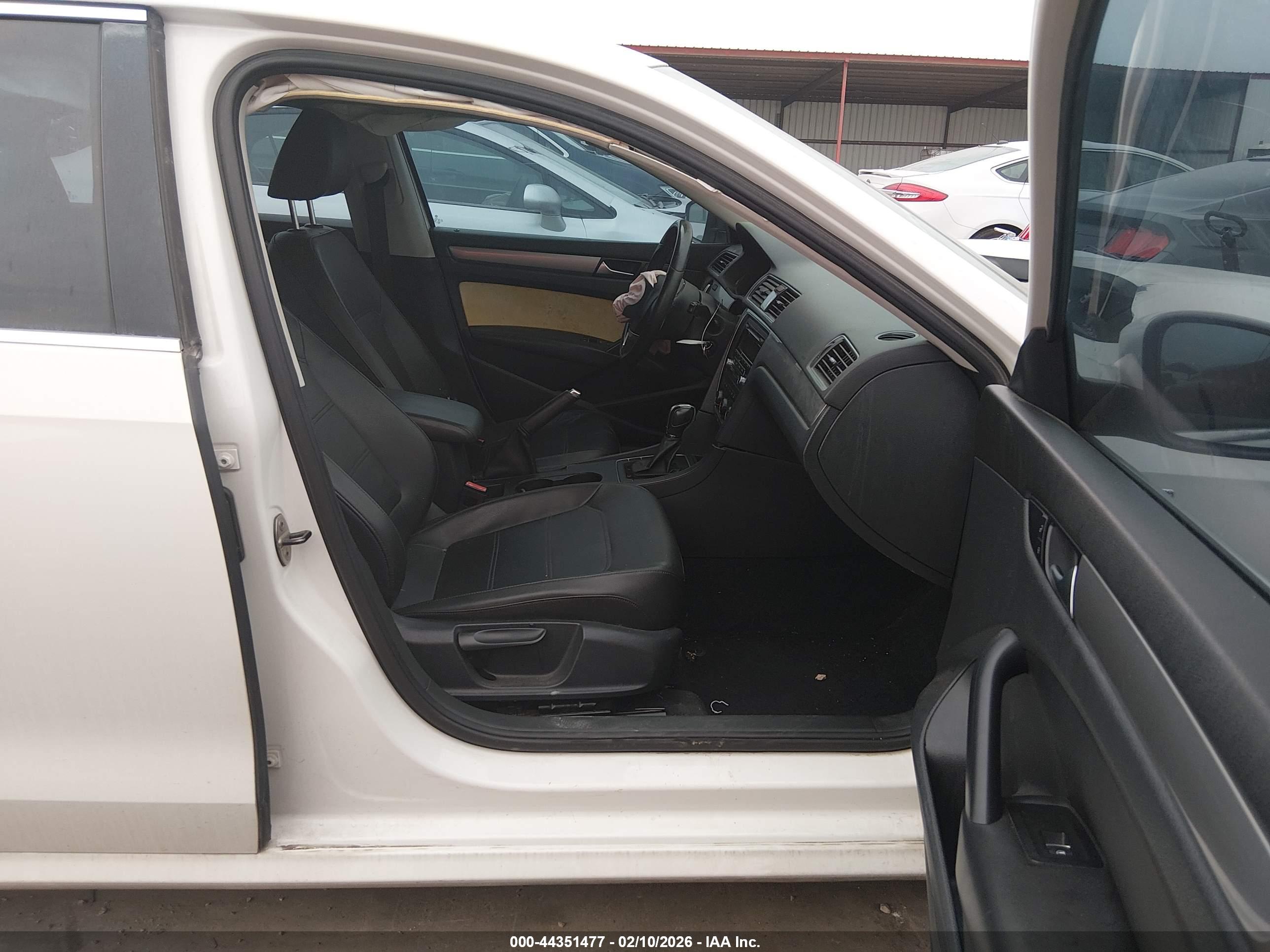 VOLKSWAGEN PASSAT image 5