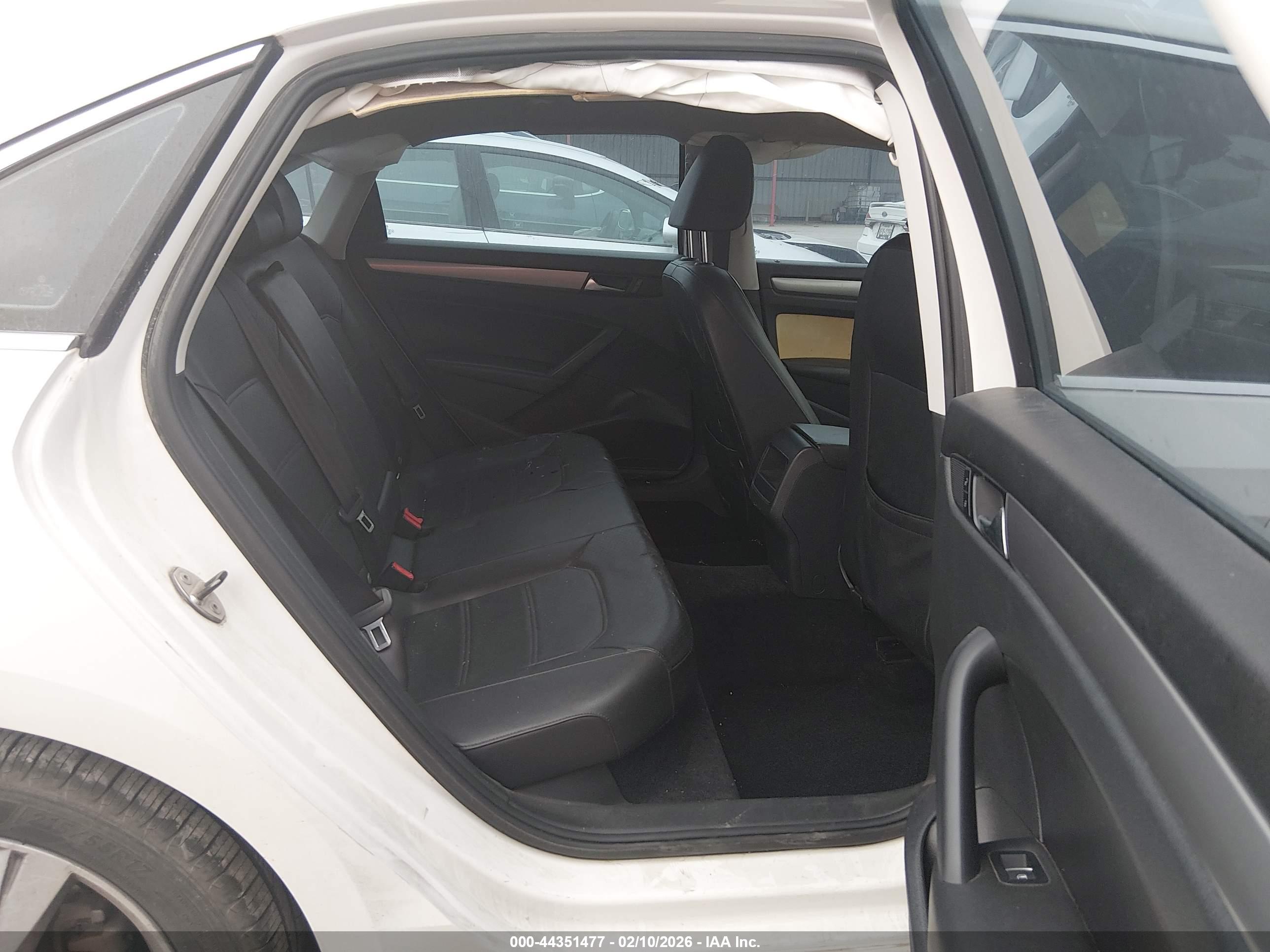 VOLKSWAGEN PASSAT image 8