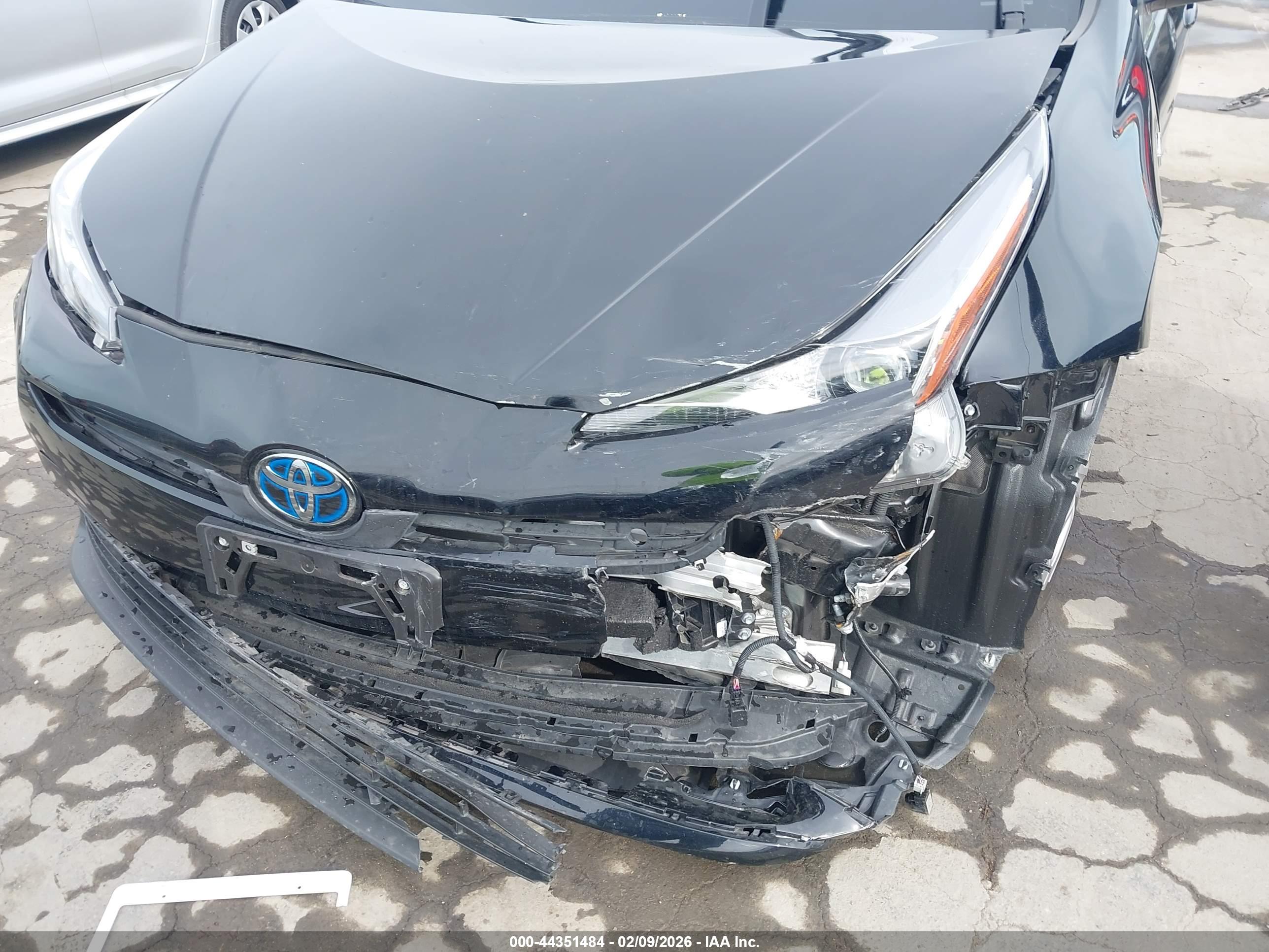 TOYOTA PRIUS image 6