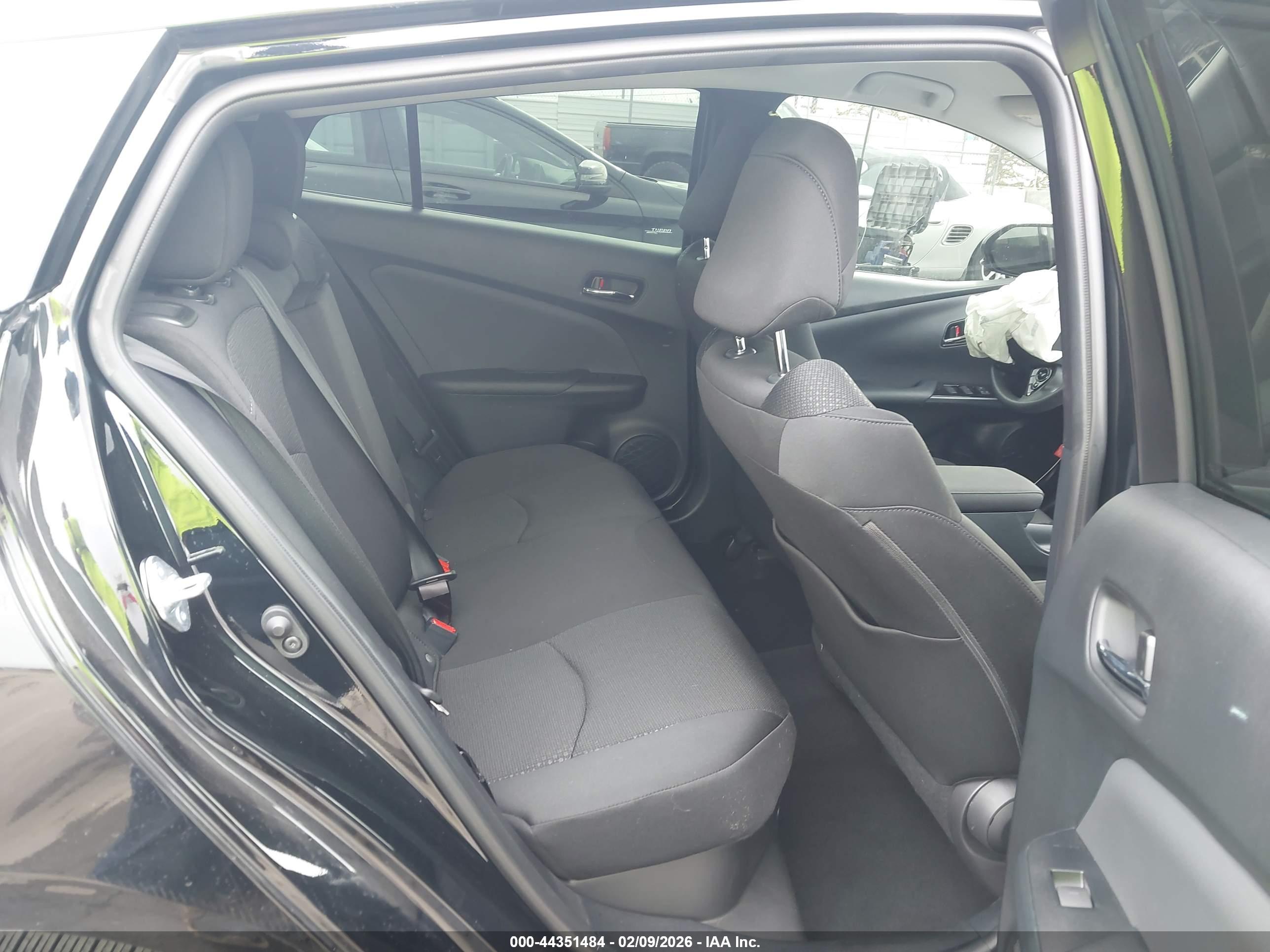 TOYOTA PRIUS image 8