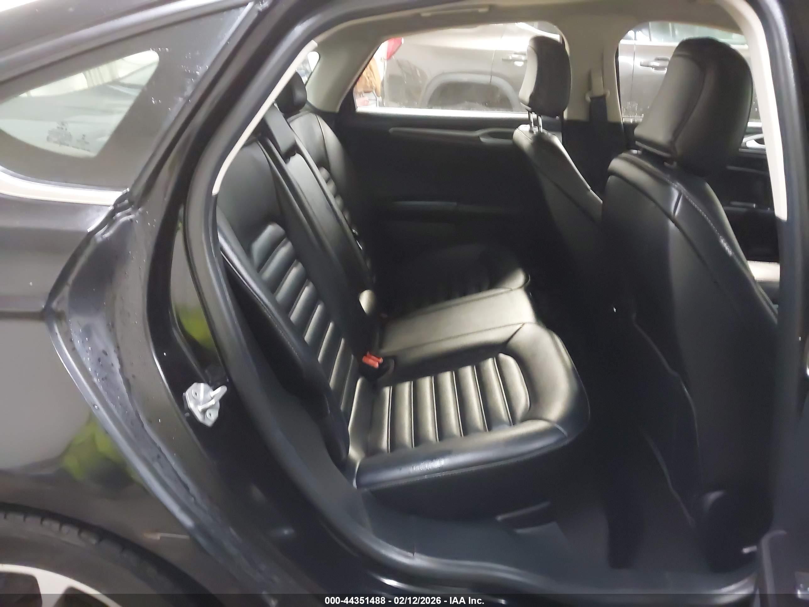 FORD FUSION image 8