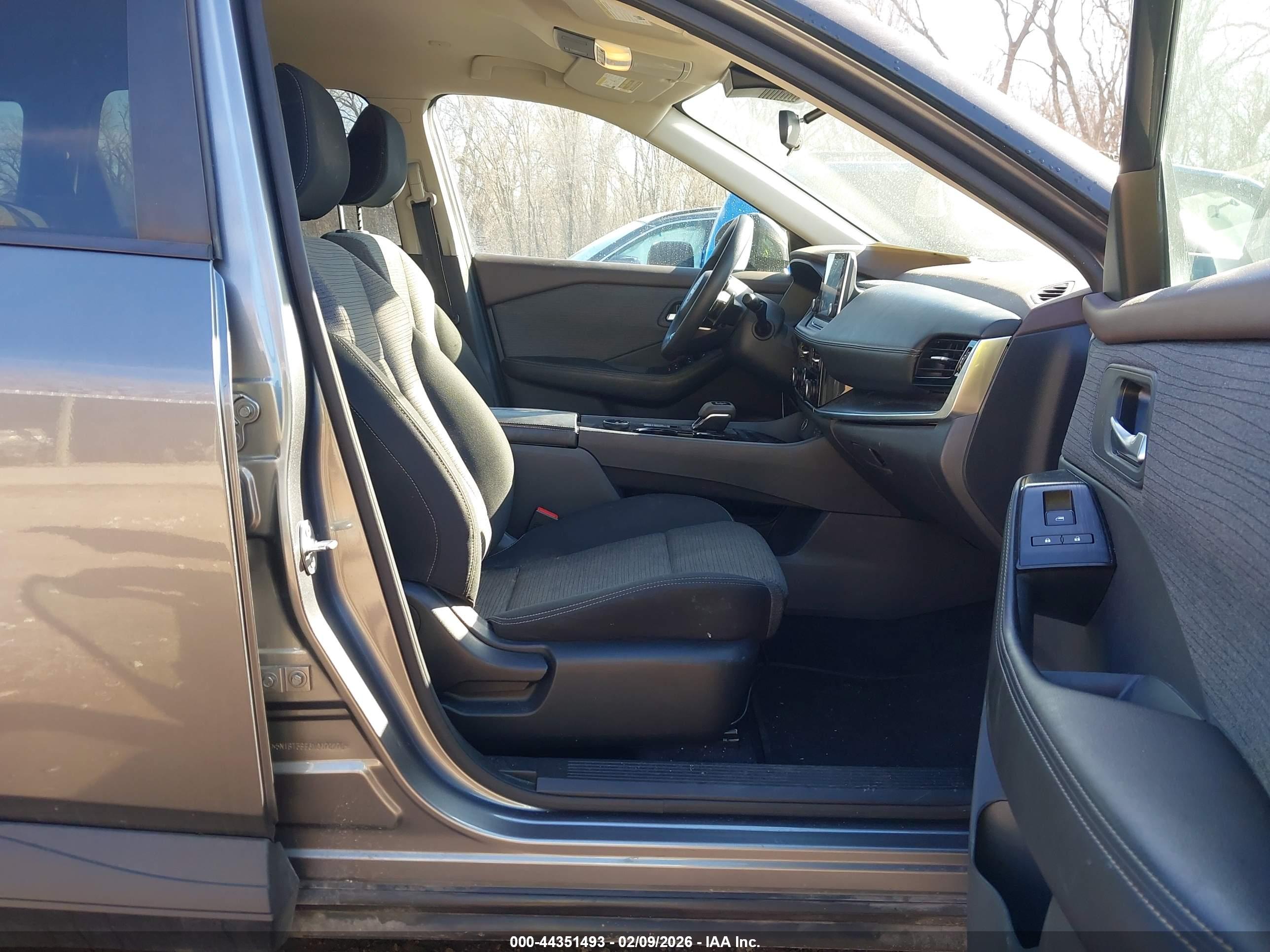 NISSAN ROGUE image 5
