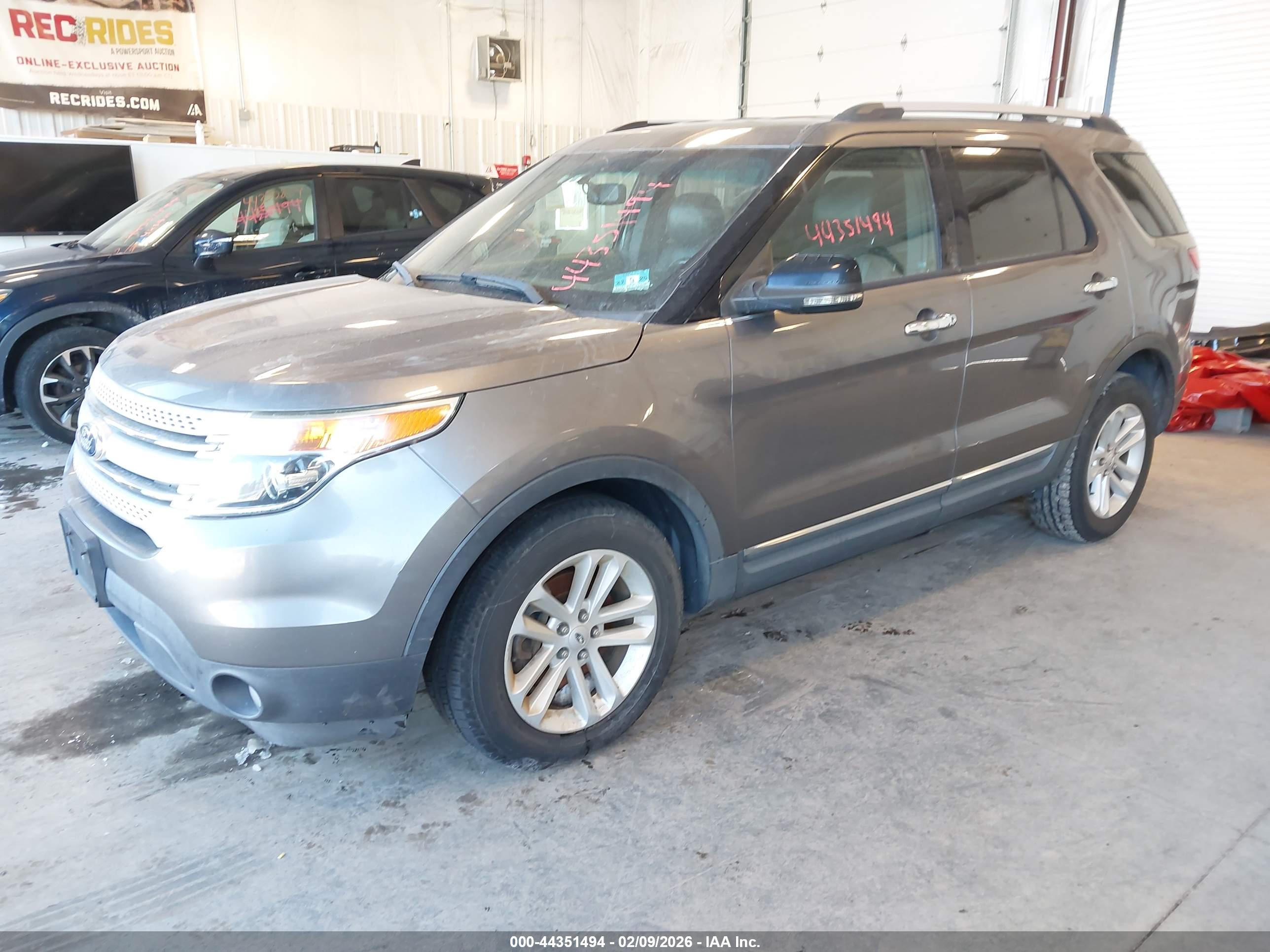 FORD EXPLORER image 2