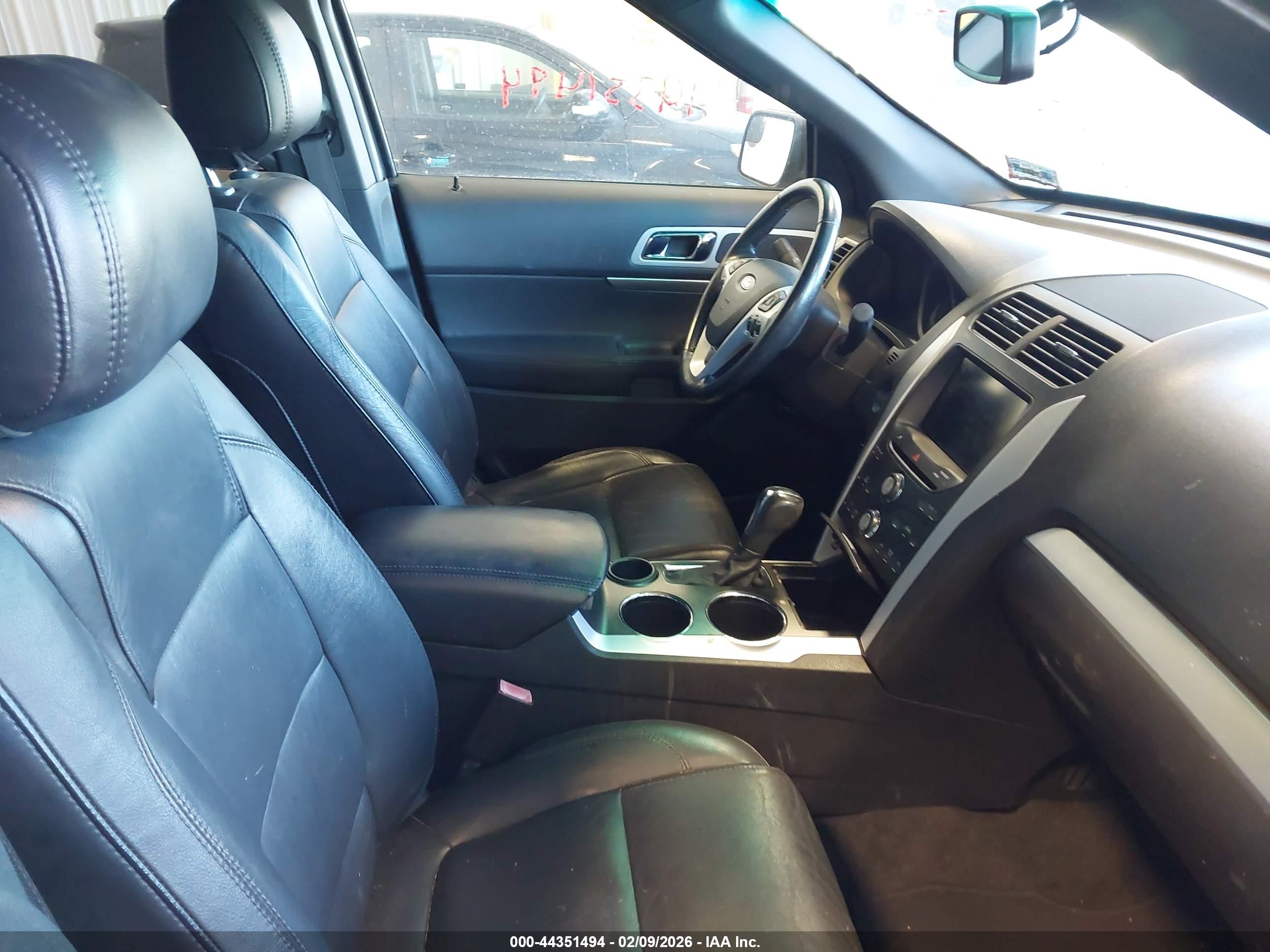 FORD EXPLORER image 5