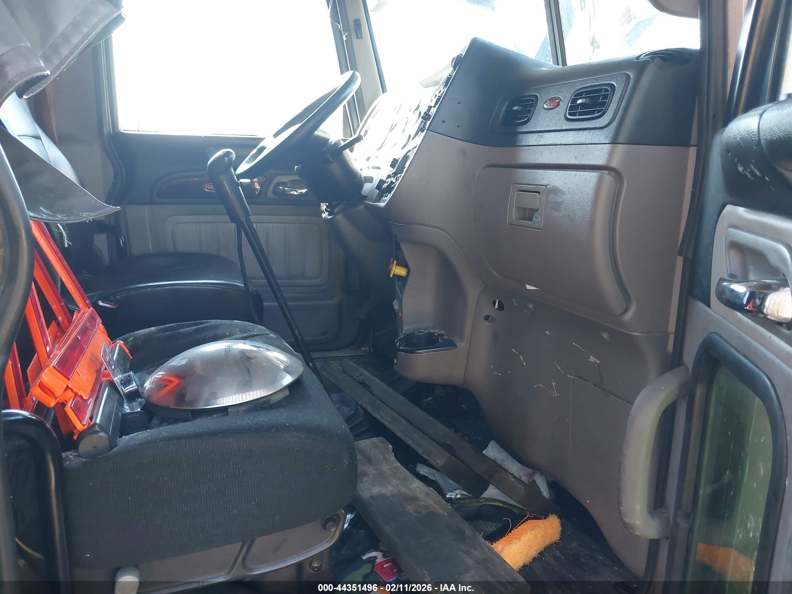 PETERBILT 389 image 7