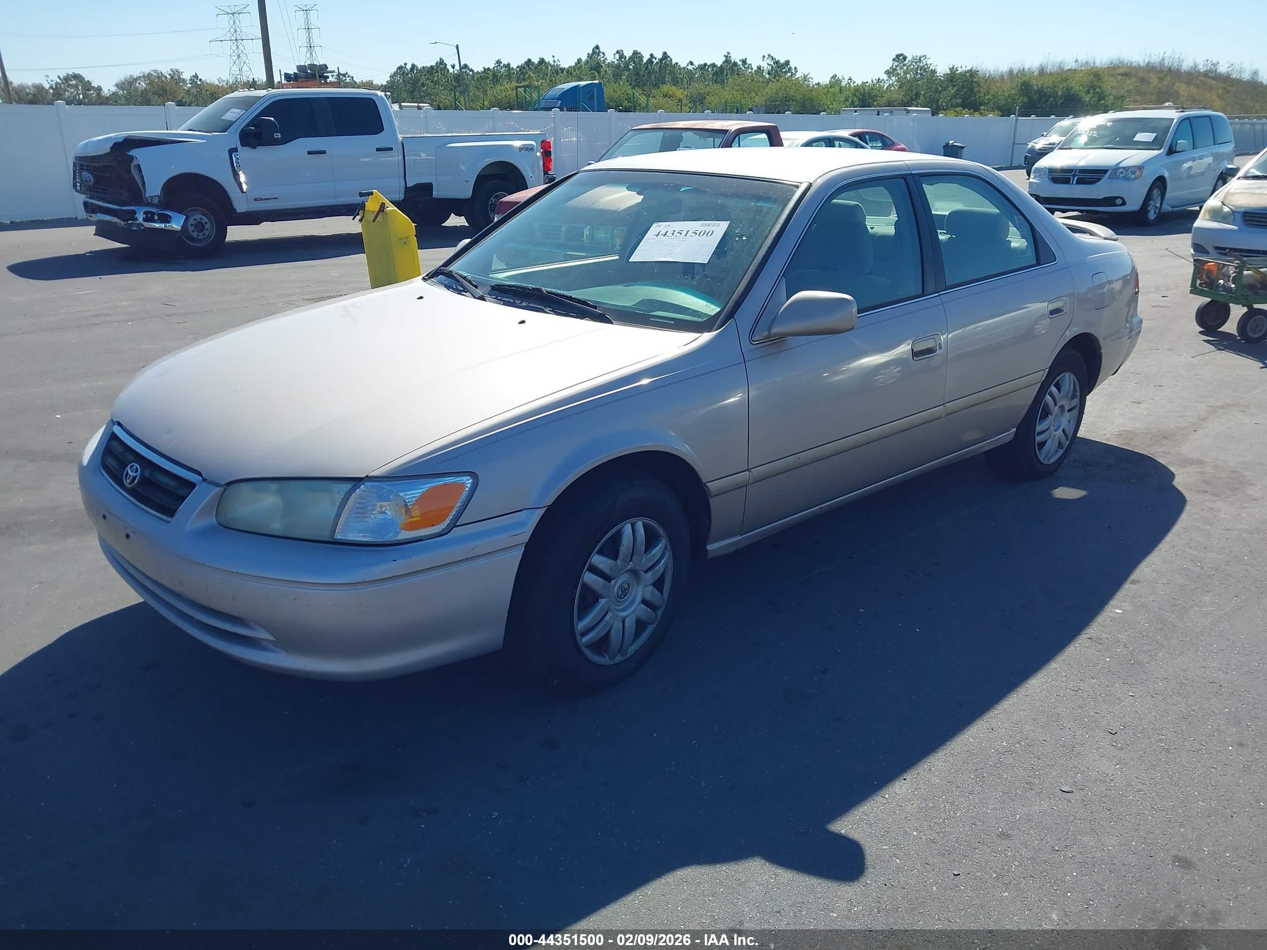 TOYOTA CAMRY image 2