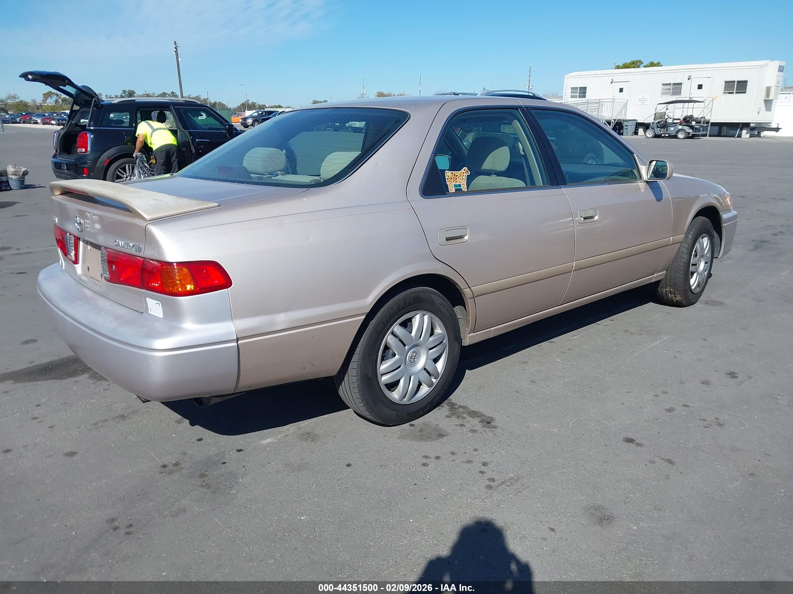 TOYOTA CAMRY image 4