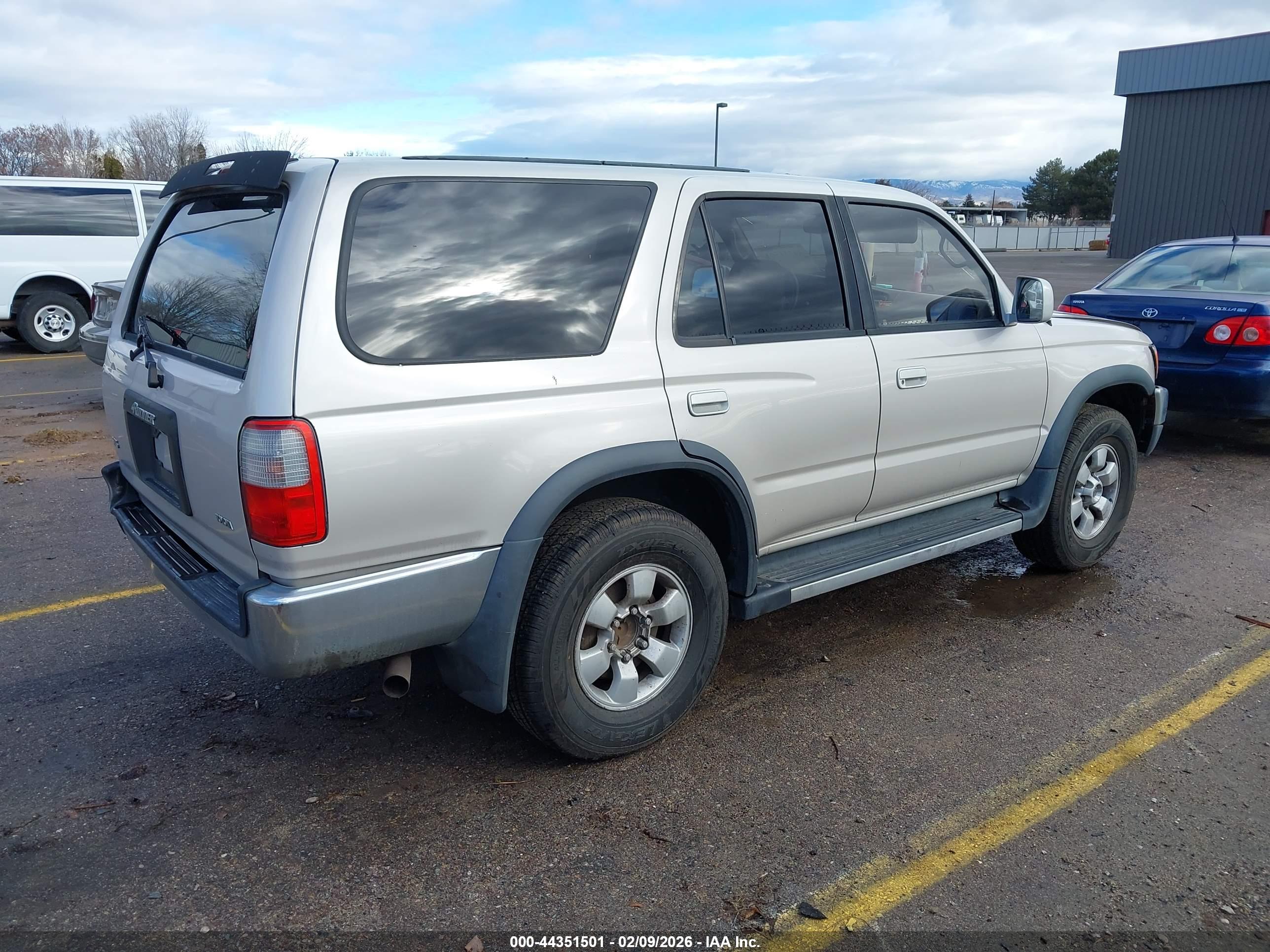 TOYOTA 4RUNNER image 4