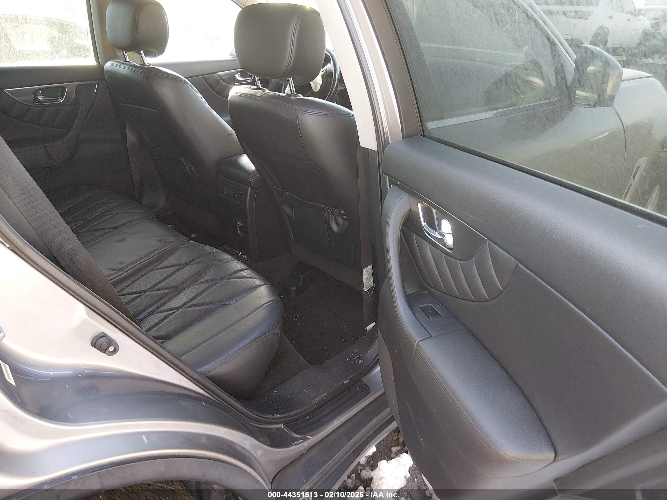 INFINITI FX35 image 8