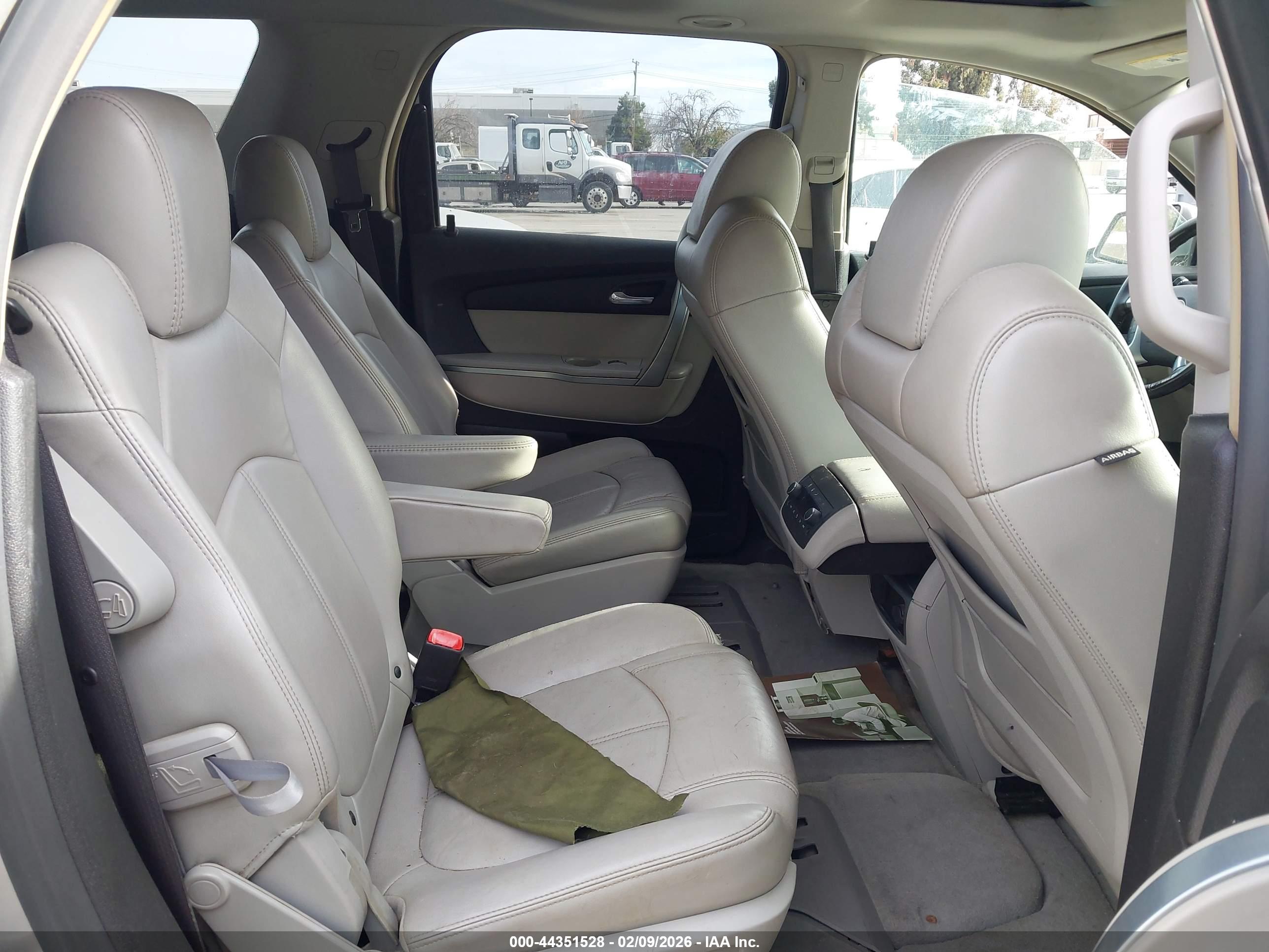 GMC ACADIA image 8