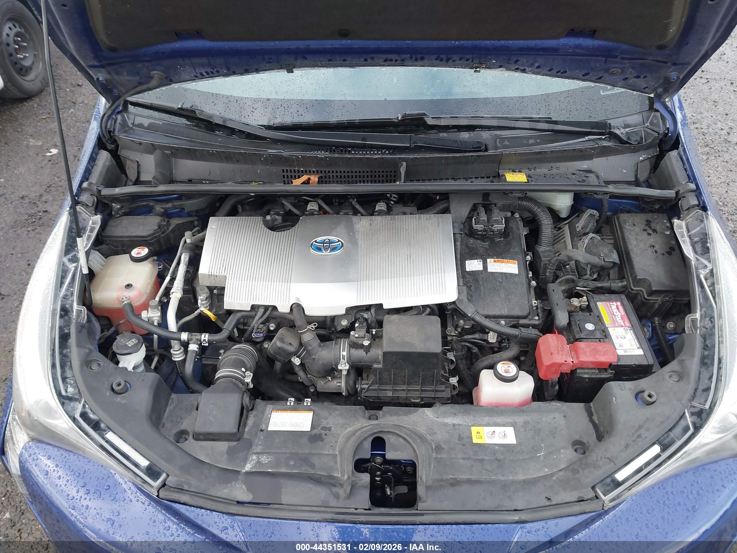 TOYOTA PRIUS image 10