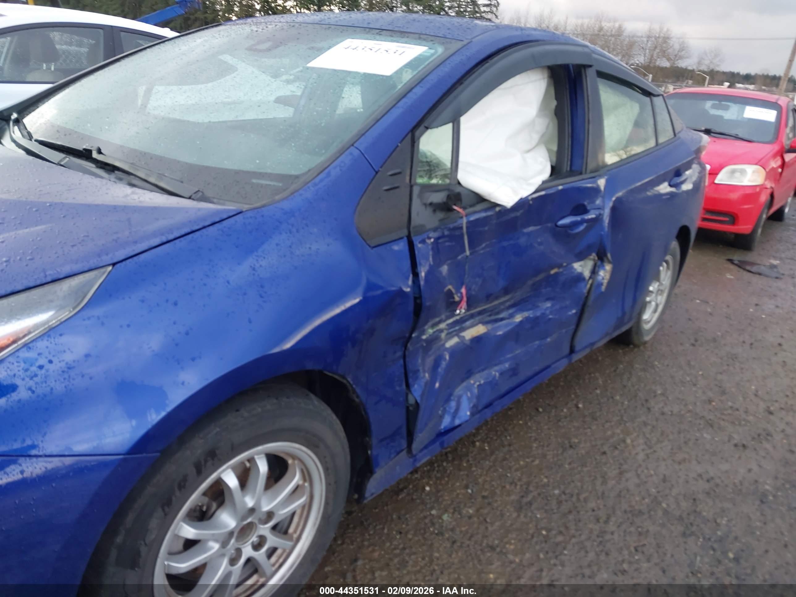 TOYOTA PRIUS image 6