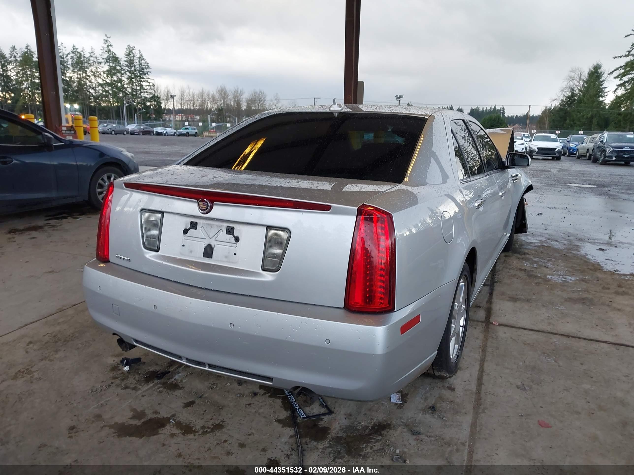 CADILLAC STS image 4