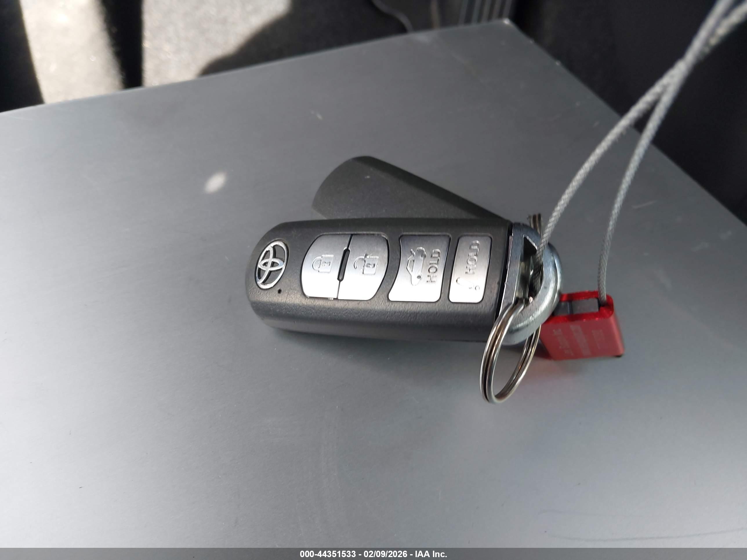 TOYOTA YARIS image 11