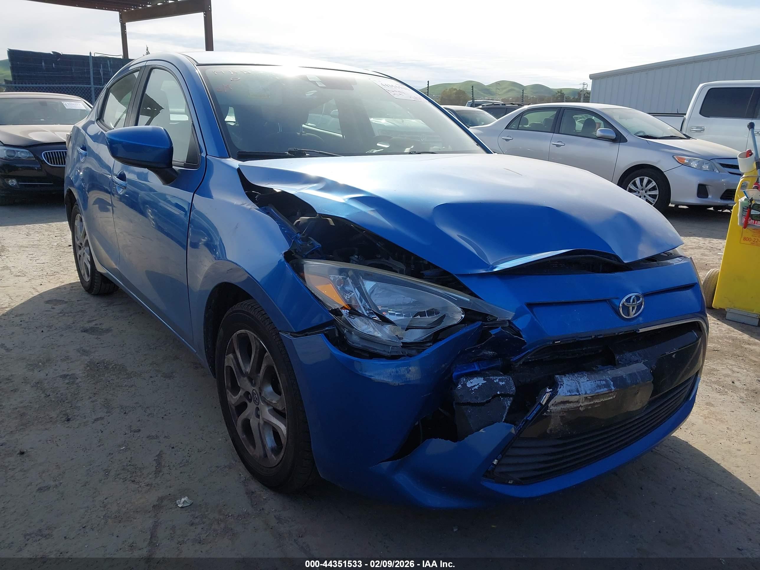 TOYOTA YARIS image 6
