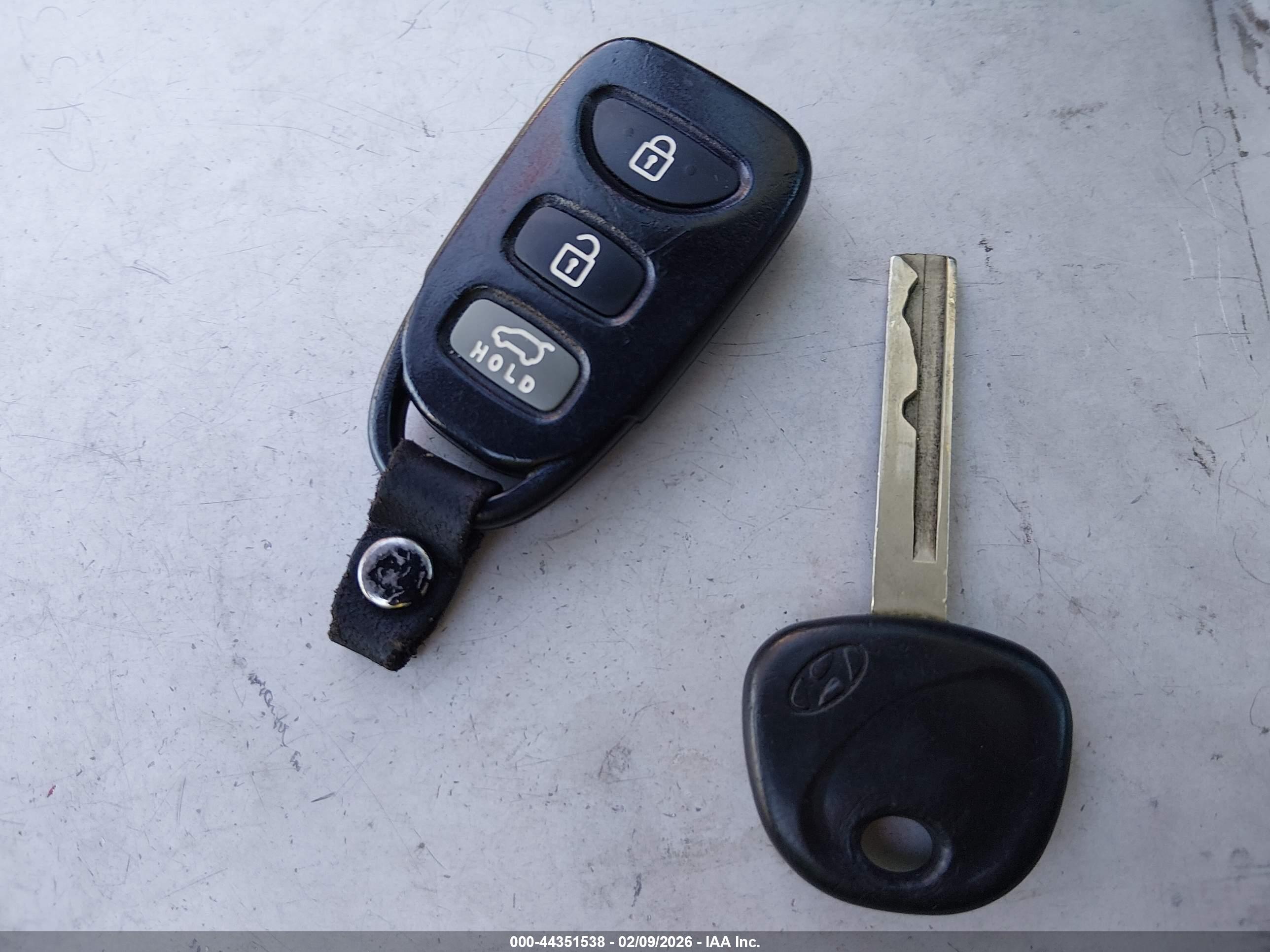 HYUNDAI VELOSTER image 11