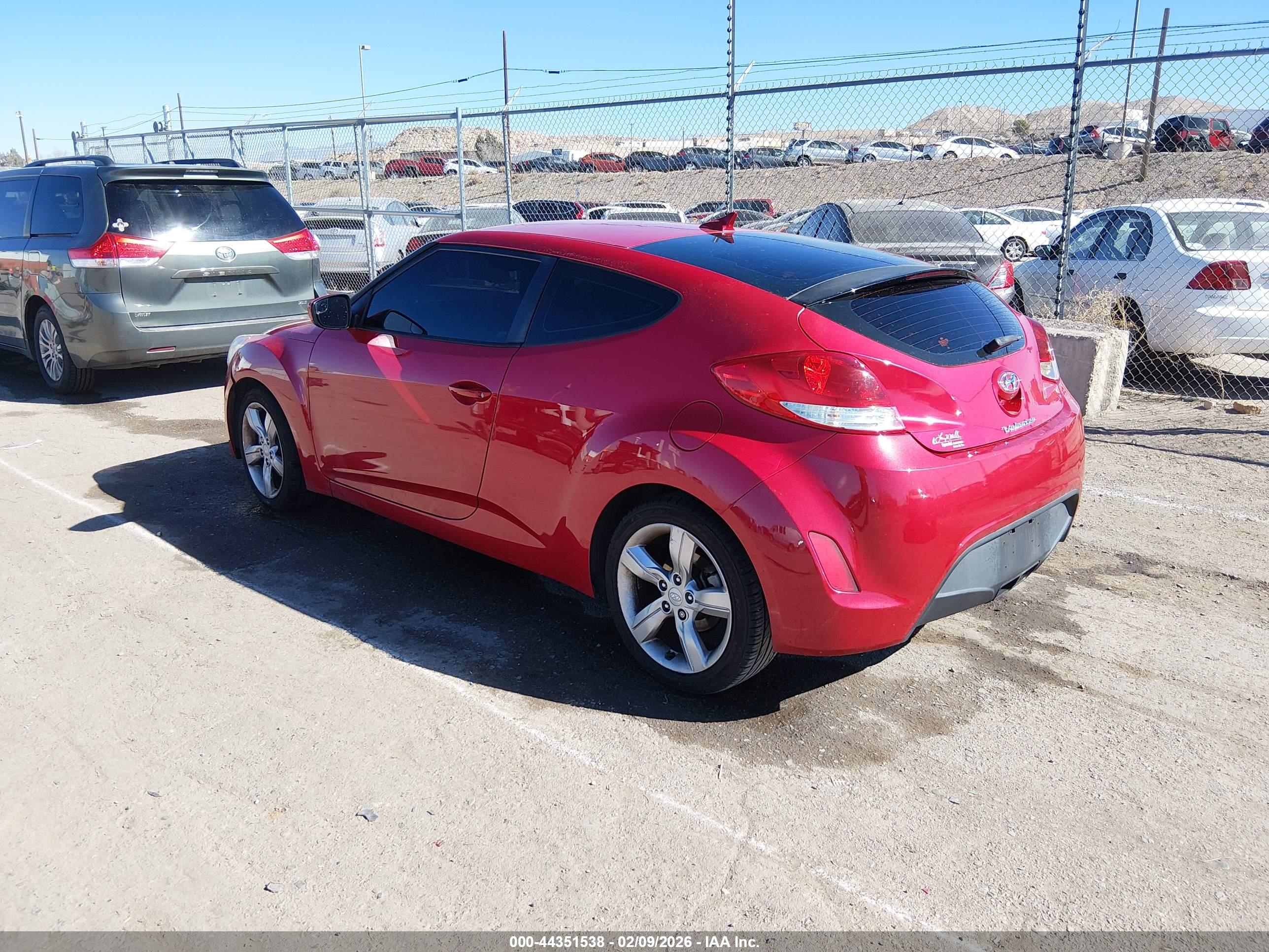 HYUNDAI VELOSTER image 3