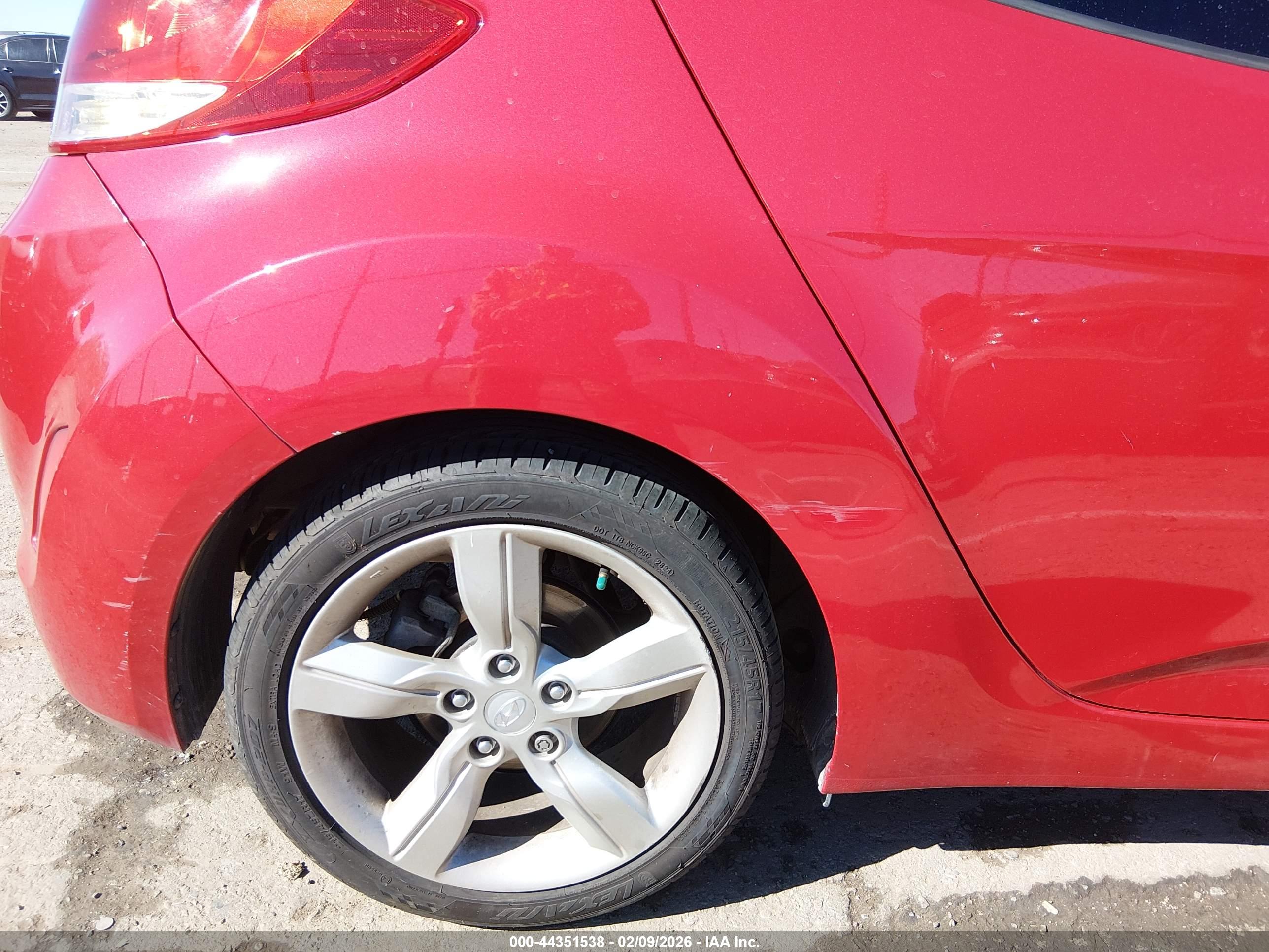 HYUNDAI VELOSTER image 6