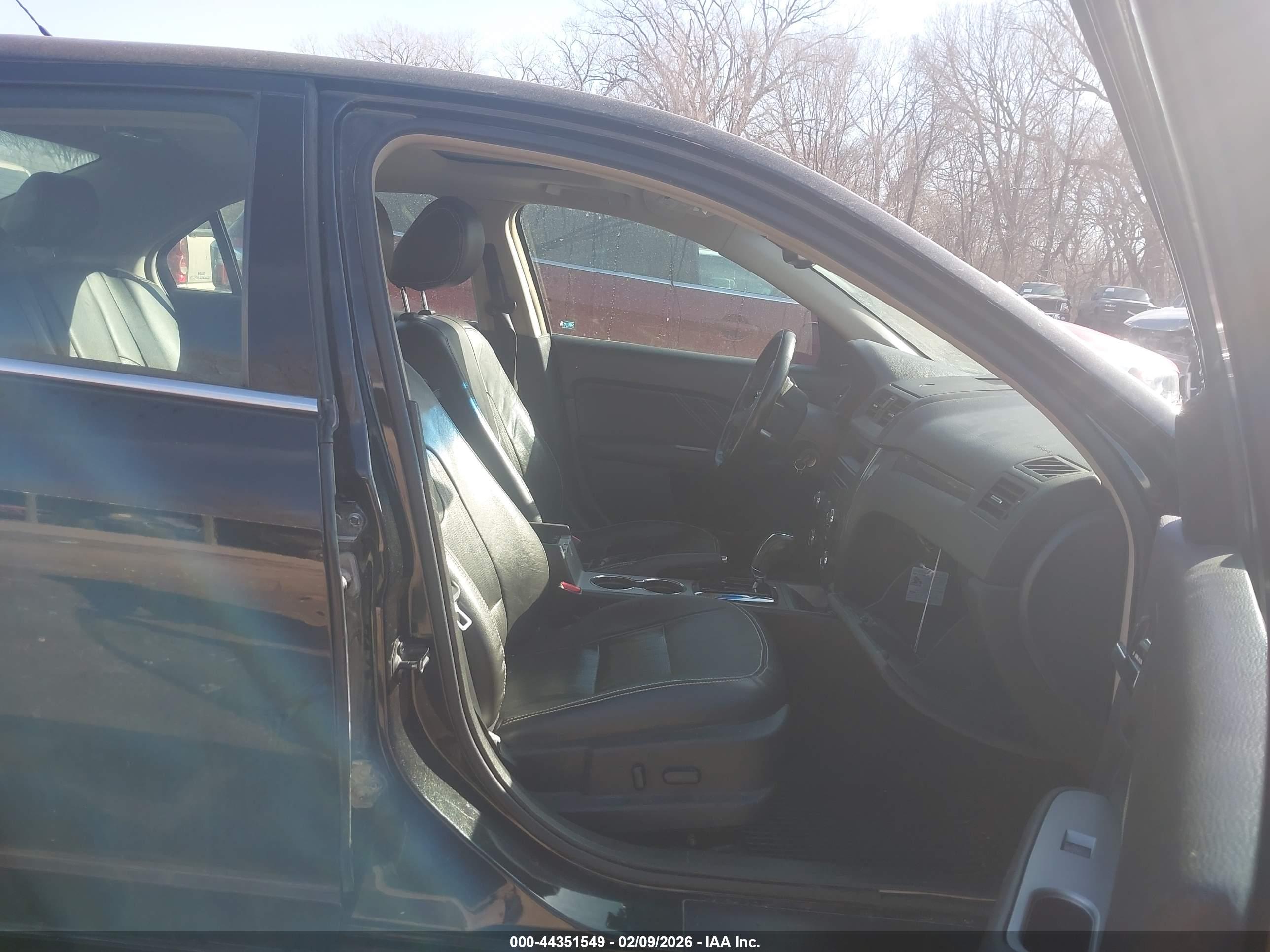 FORD FUSION image 5