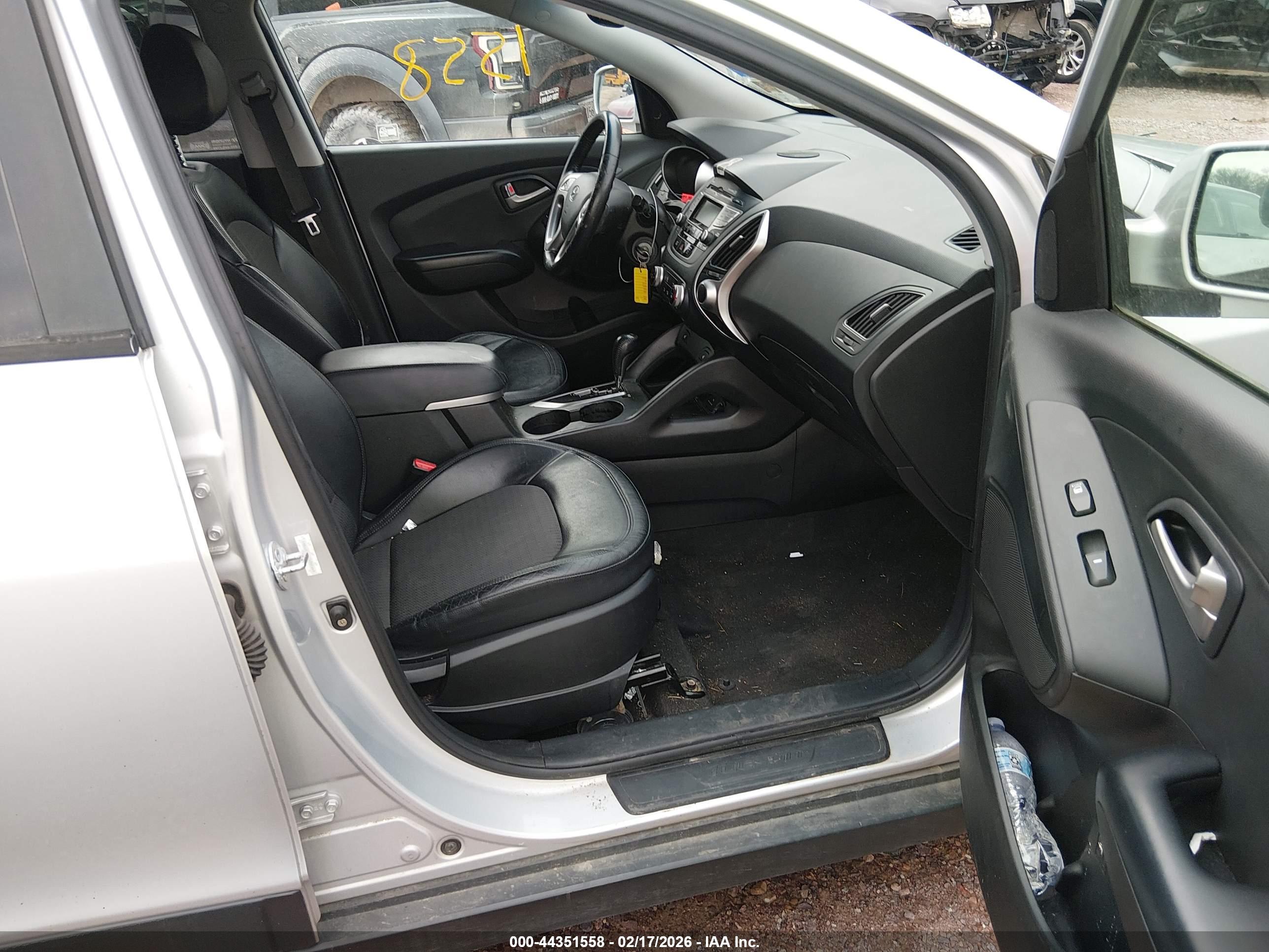 HYUNDAI TUCSON image 5