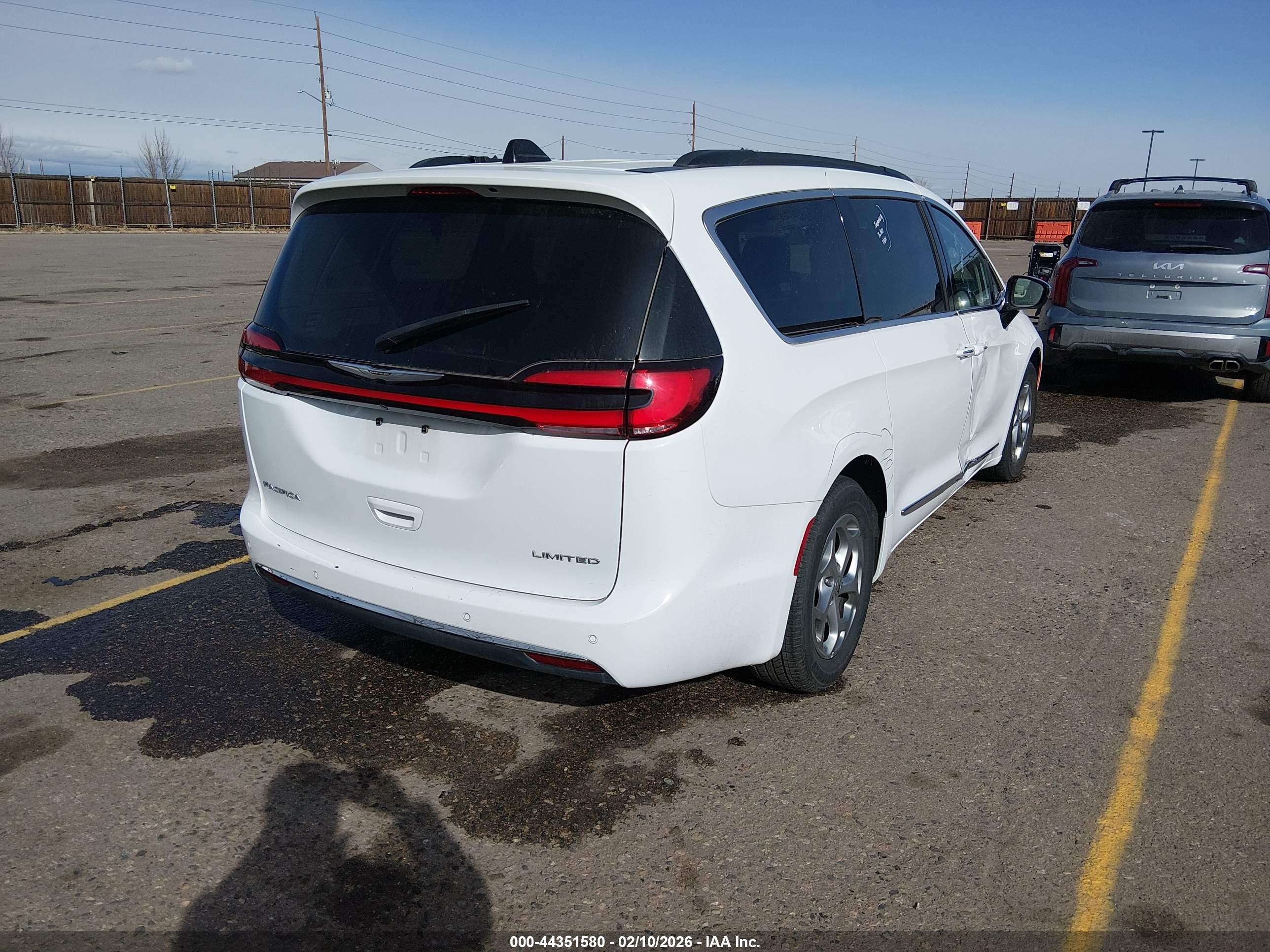 CHRYSLER PACIFICA image 4