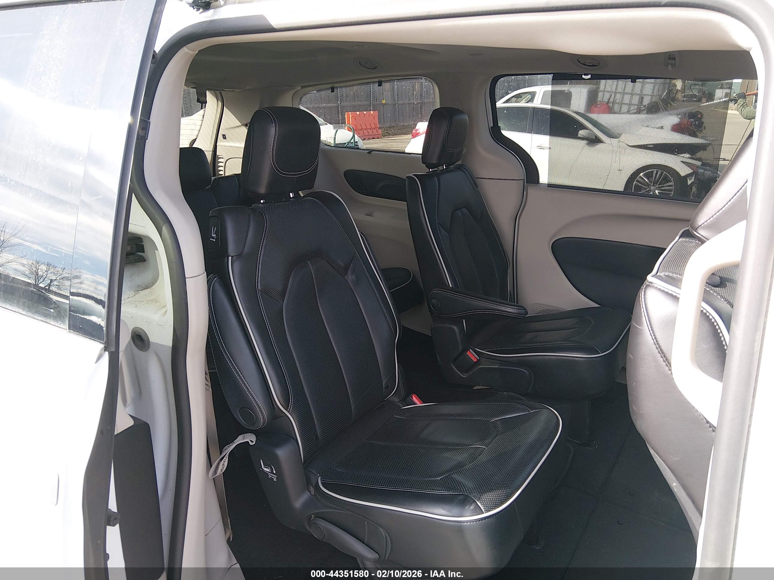 CHRYSLER PACIFICA image 8