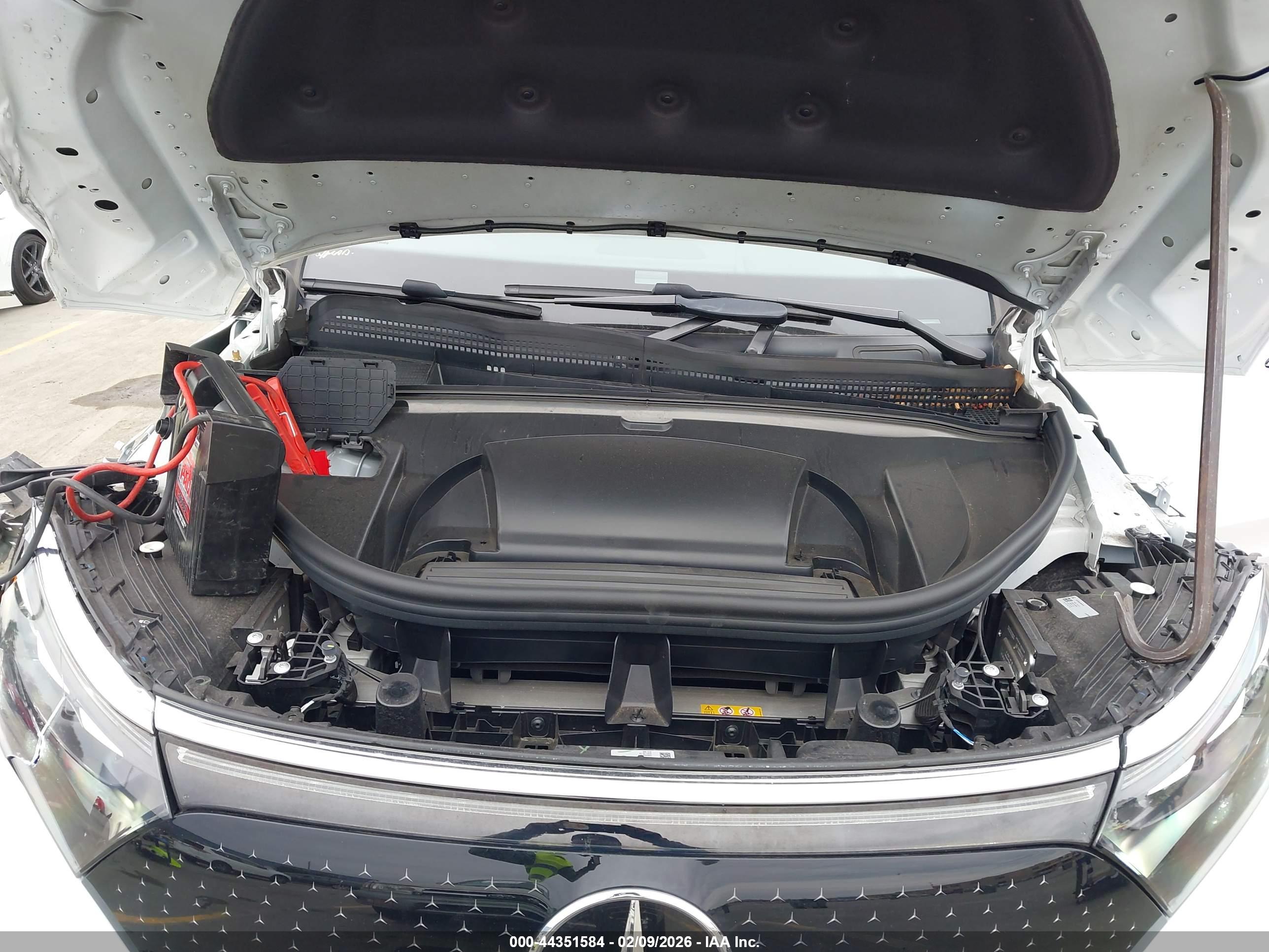 MERCEDES-BENZ EQS image 10
