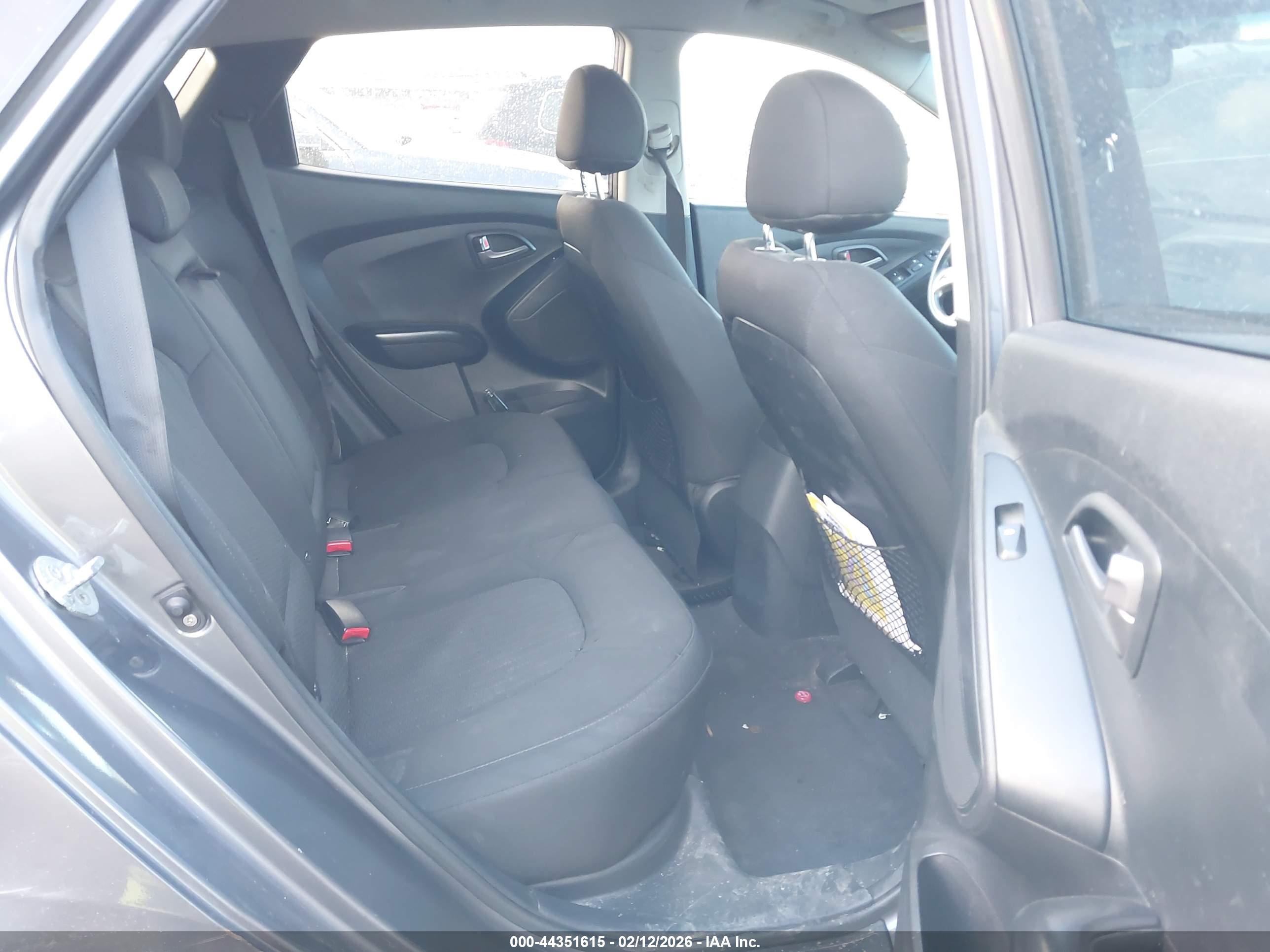 HYUNDAI TUCSON image 8