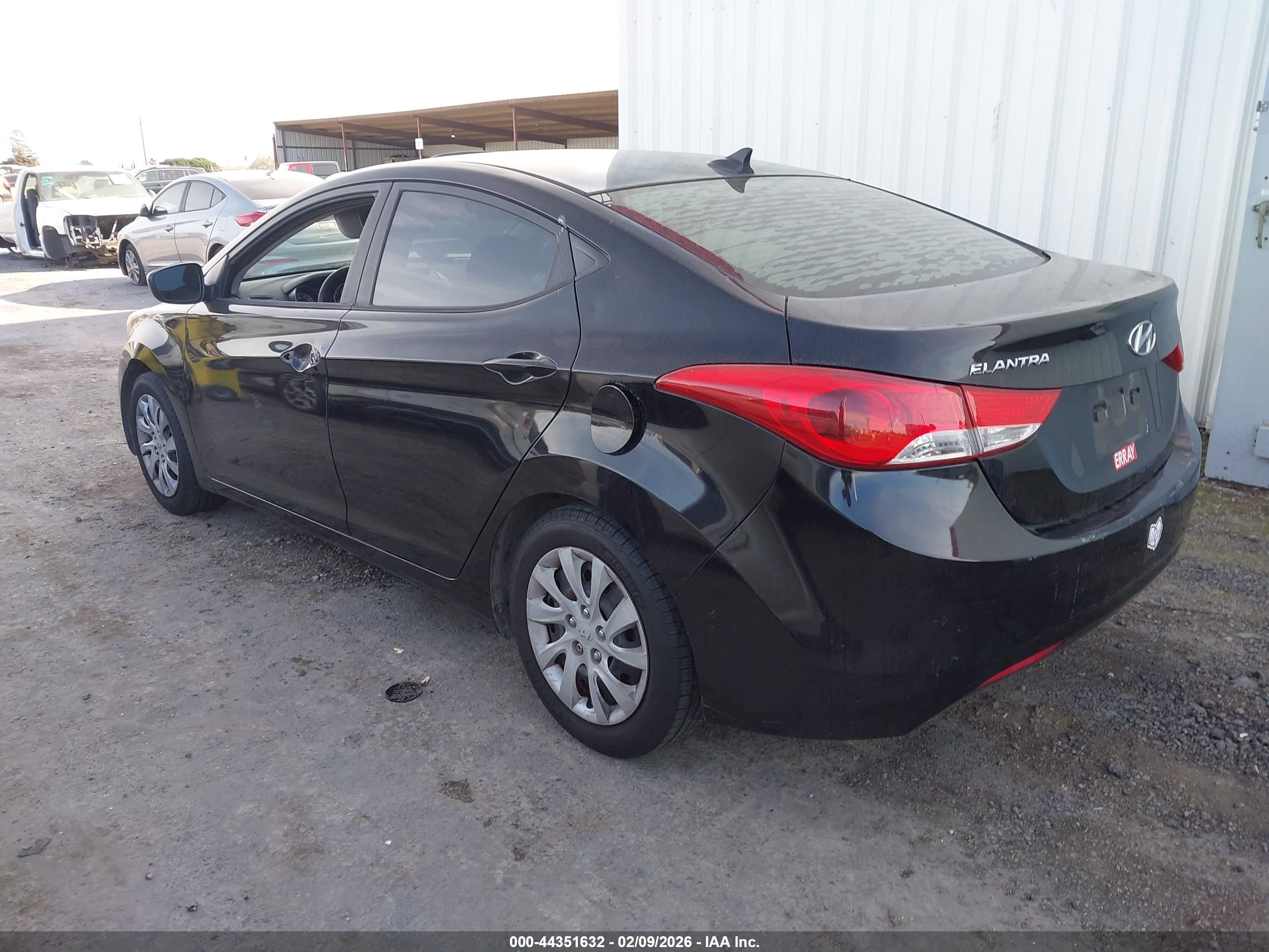 HYUNDAI ELANTRA image 3