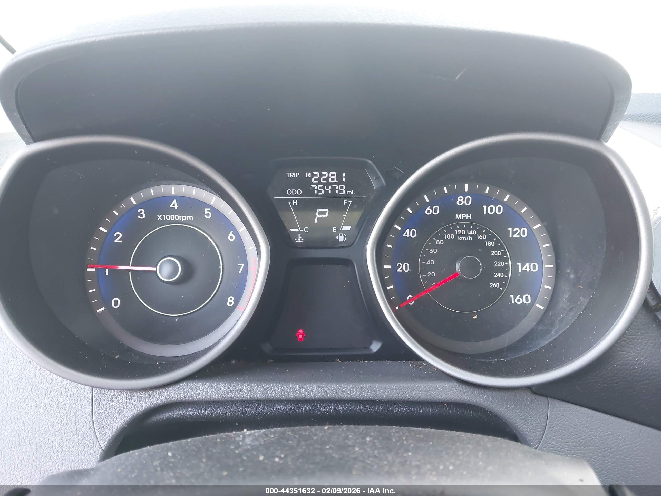 HYUNDAI ELANTRA image 7
