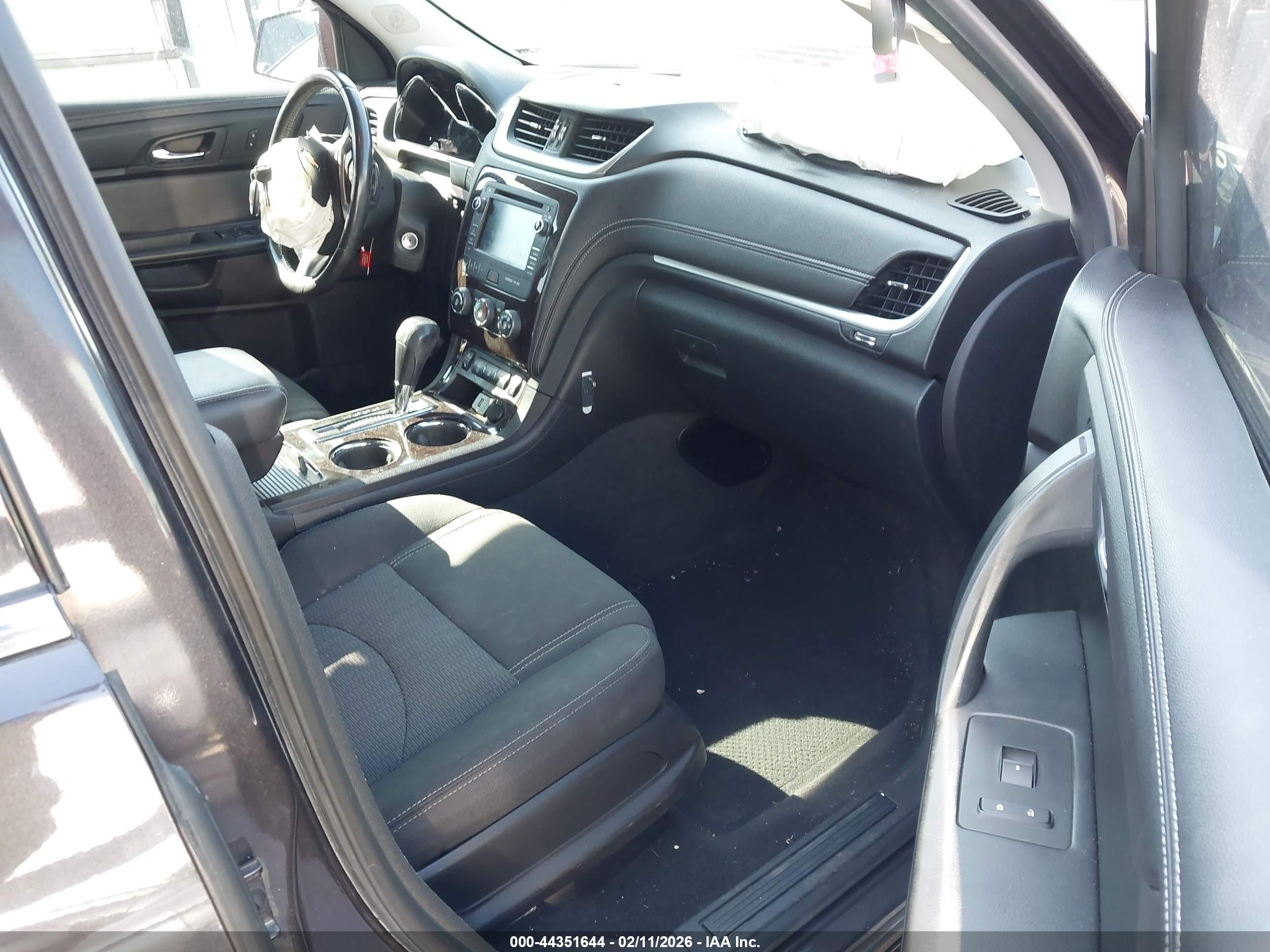 CHEVROLET TRAVERSE image 5
