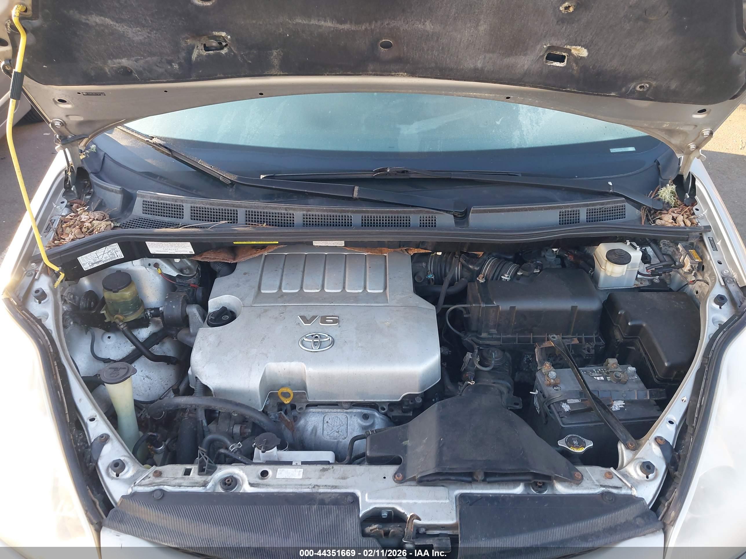 TOYOTA SIENNA image 10