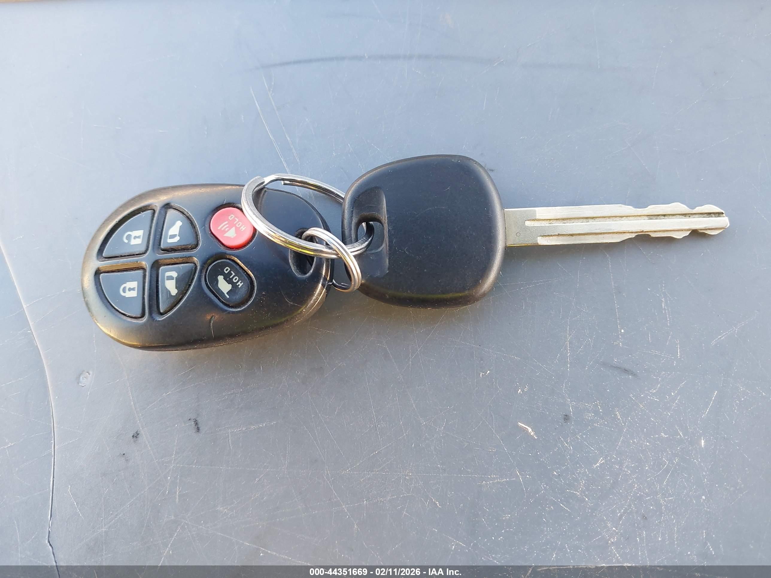 TOYOTA SIENNA image 11