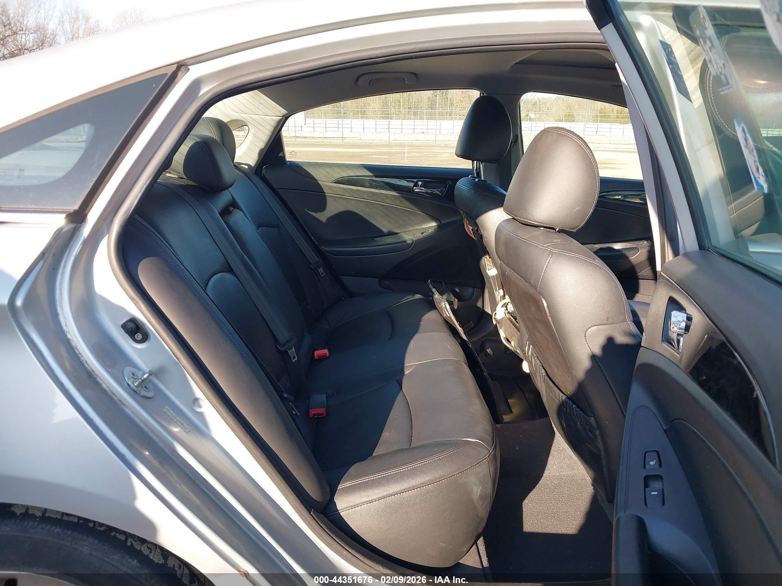 HYUNDAI SONATA image 8