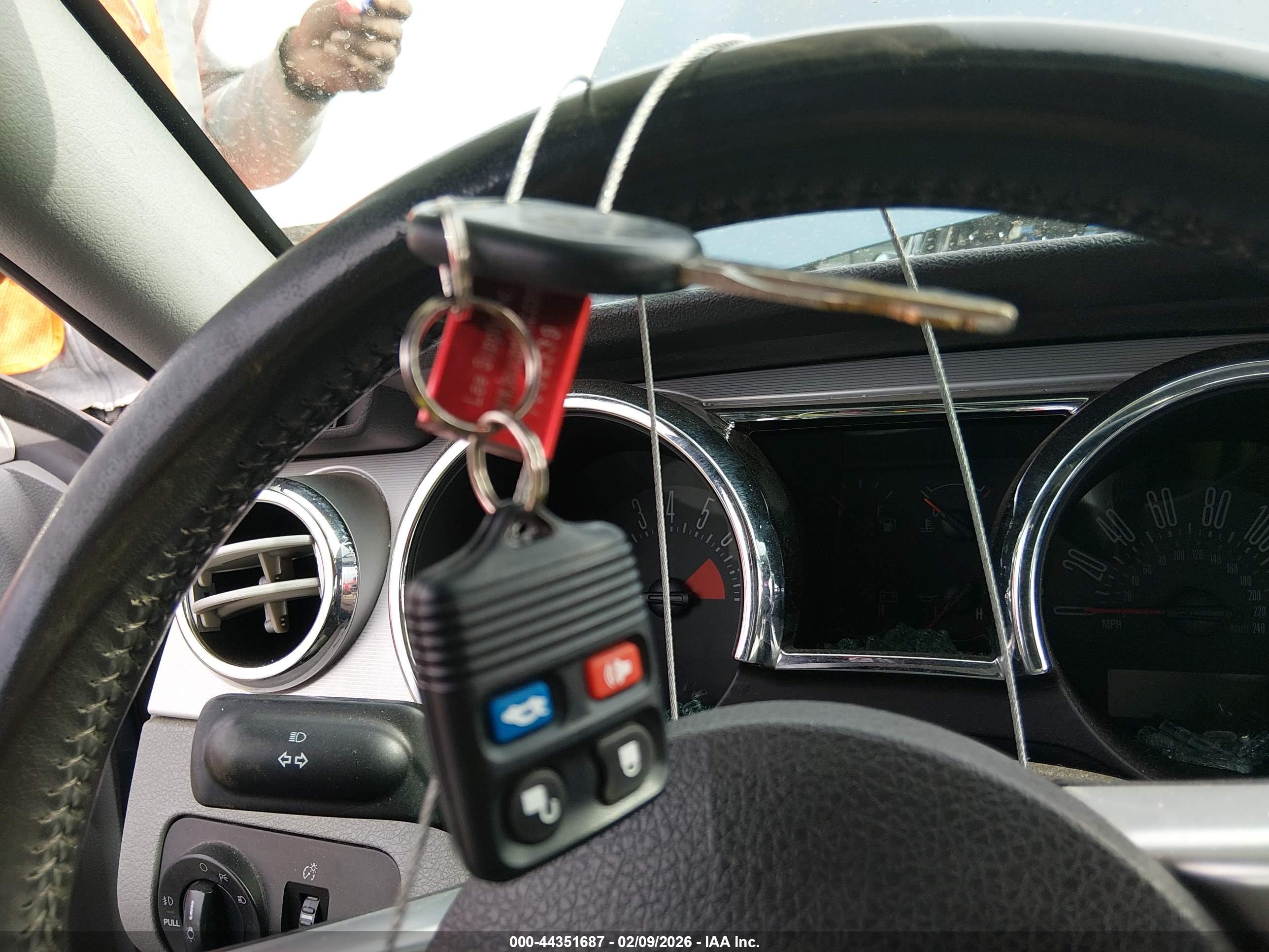 FORD MUSTANG image 11