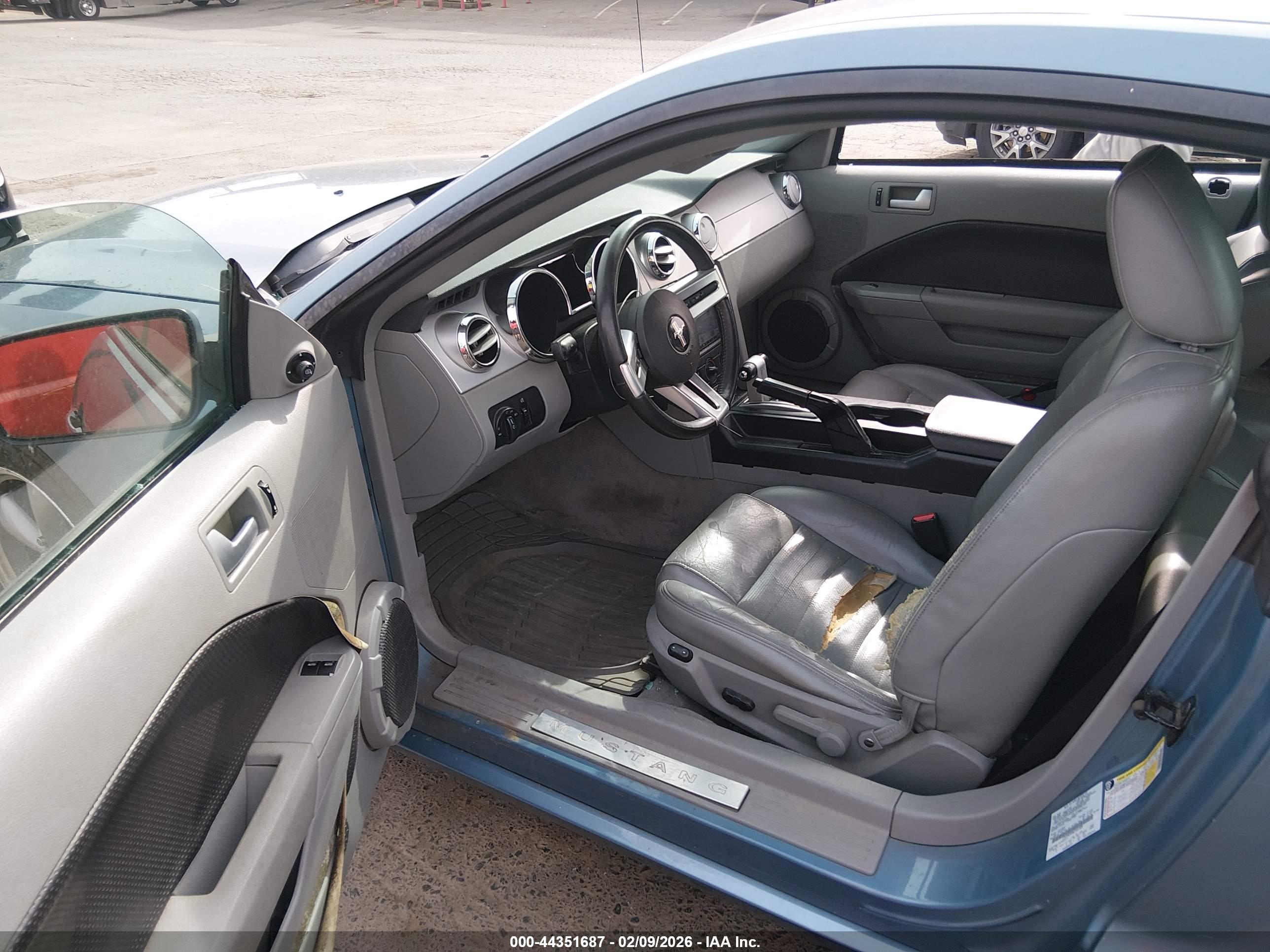 FORD MUSTANG image 5