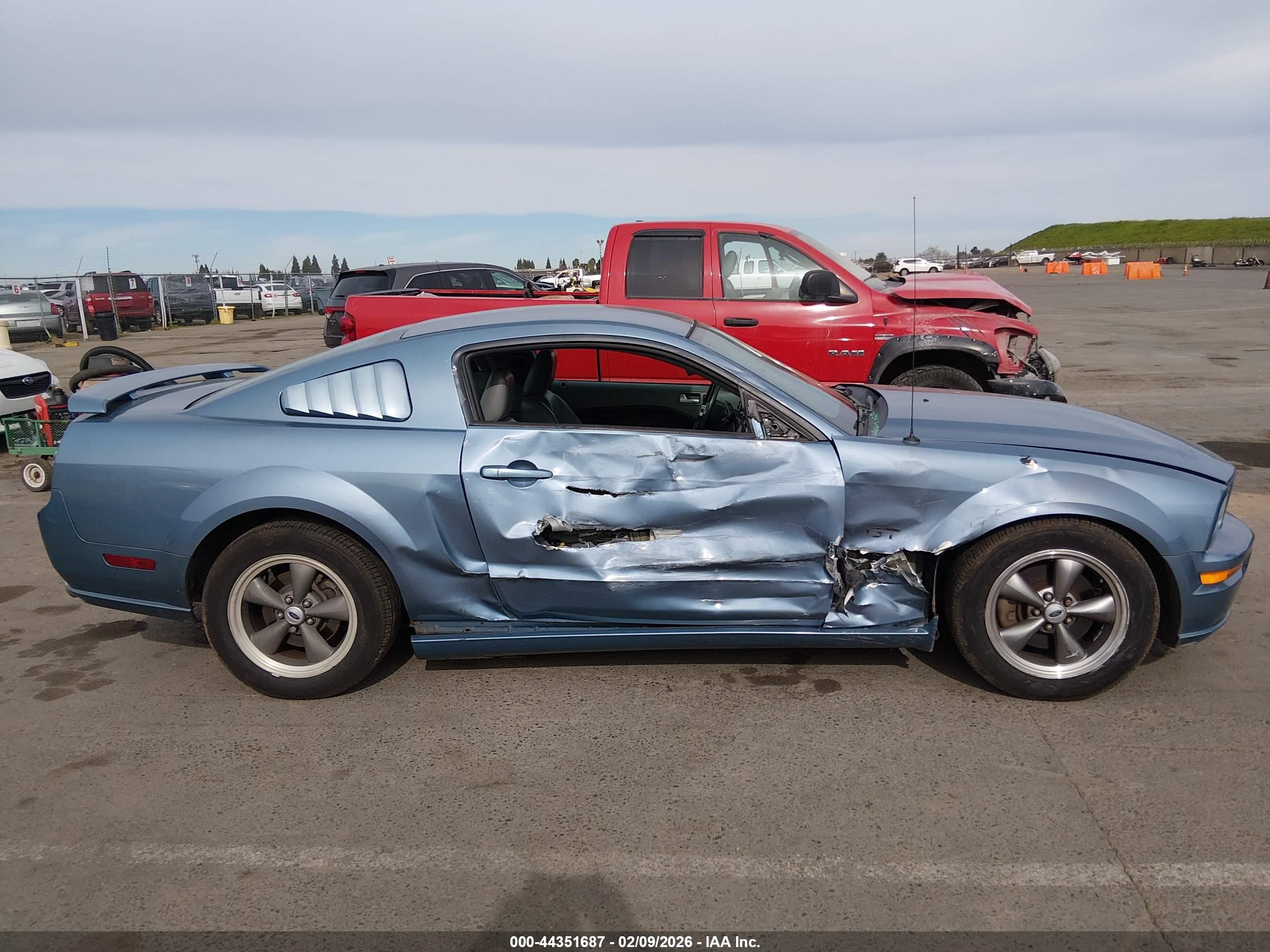 FORD MUSTANG image 6