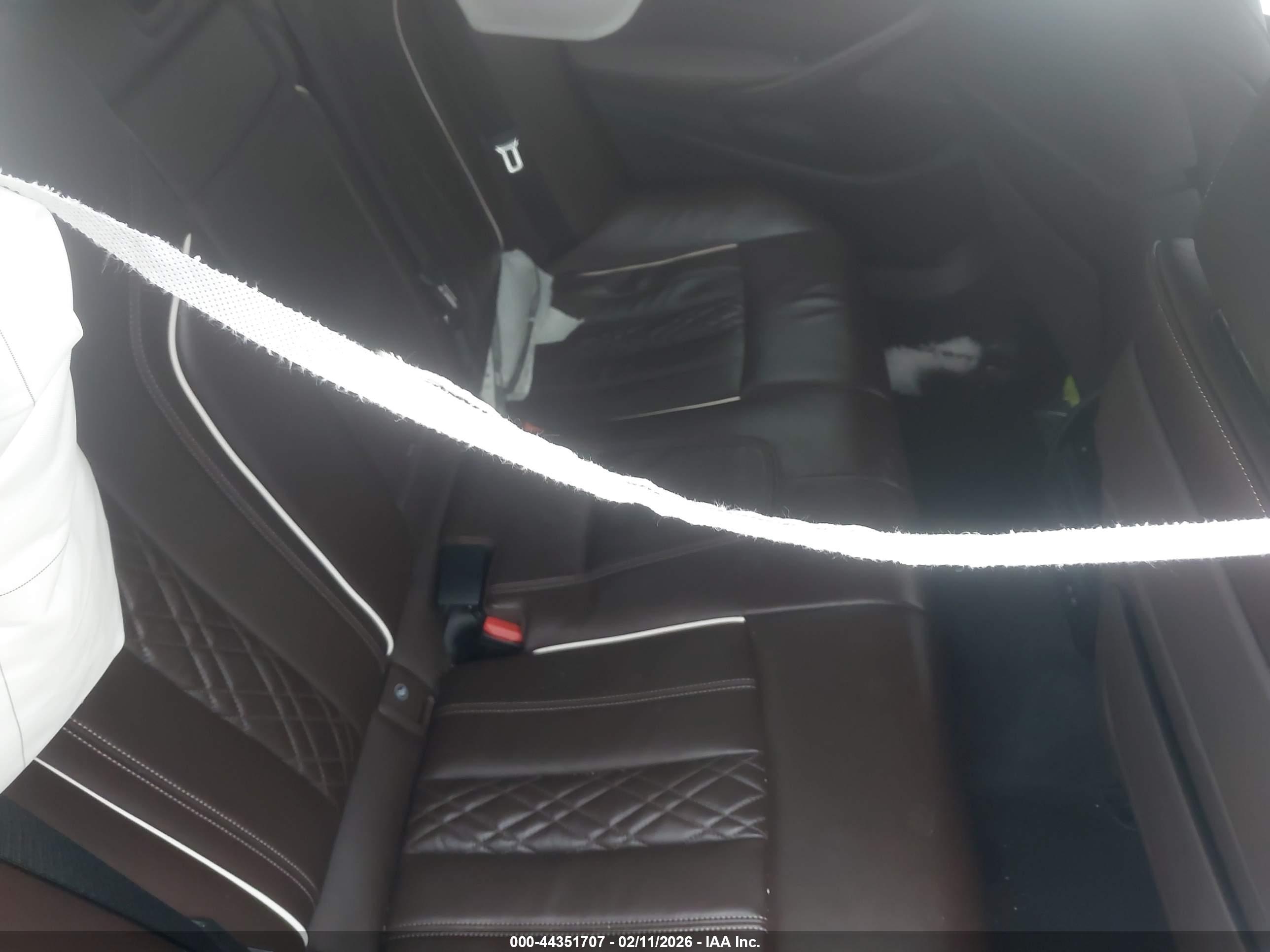 BMW M550I image 8