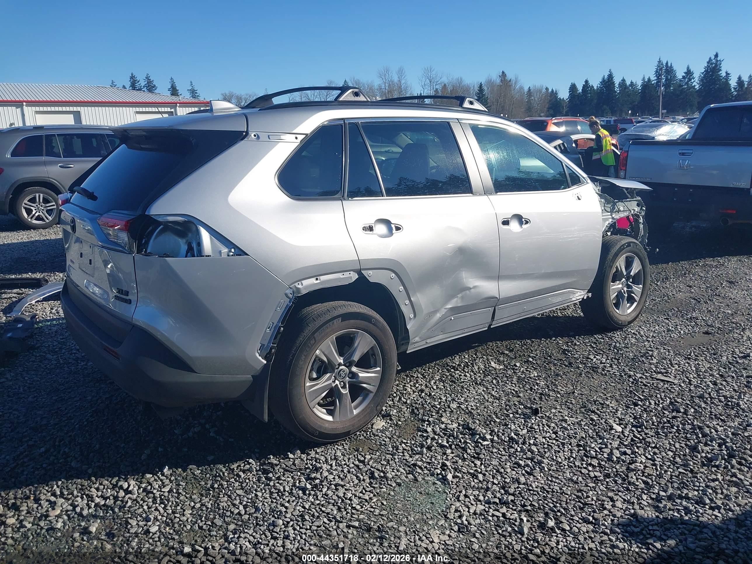 TOYOTA RAV4 image 4