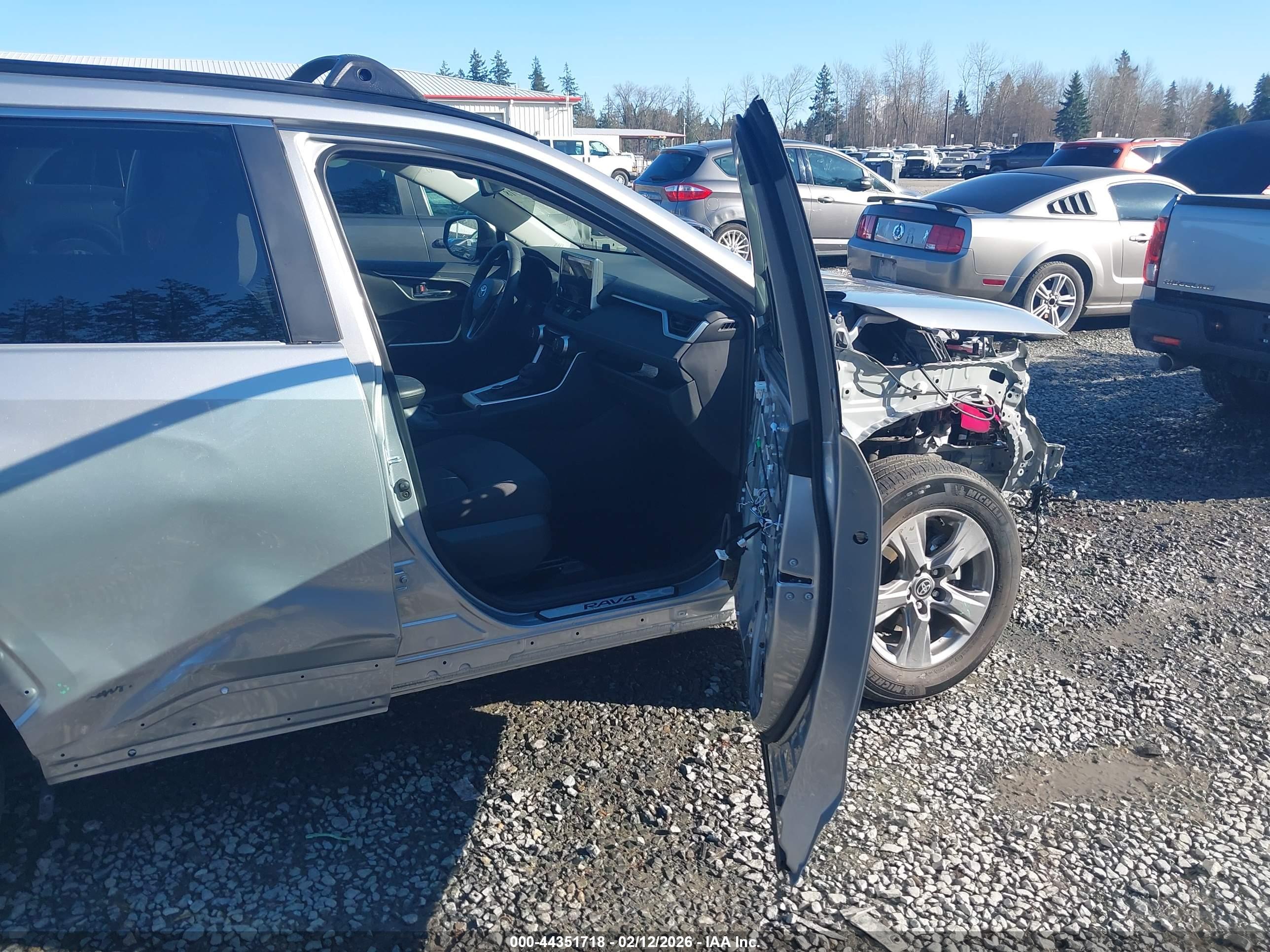 TOYOTA RAV4 image 5