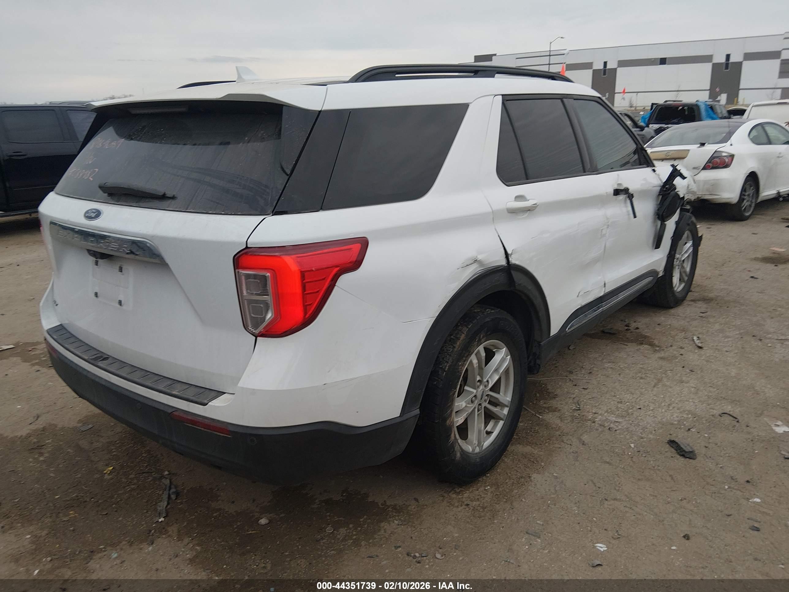 FORD EXPLORER image 4