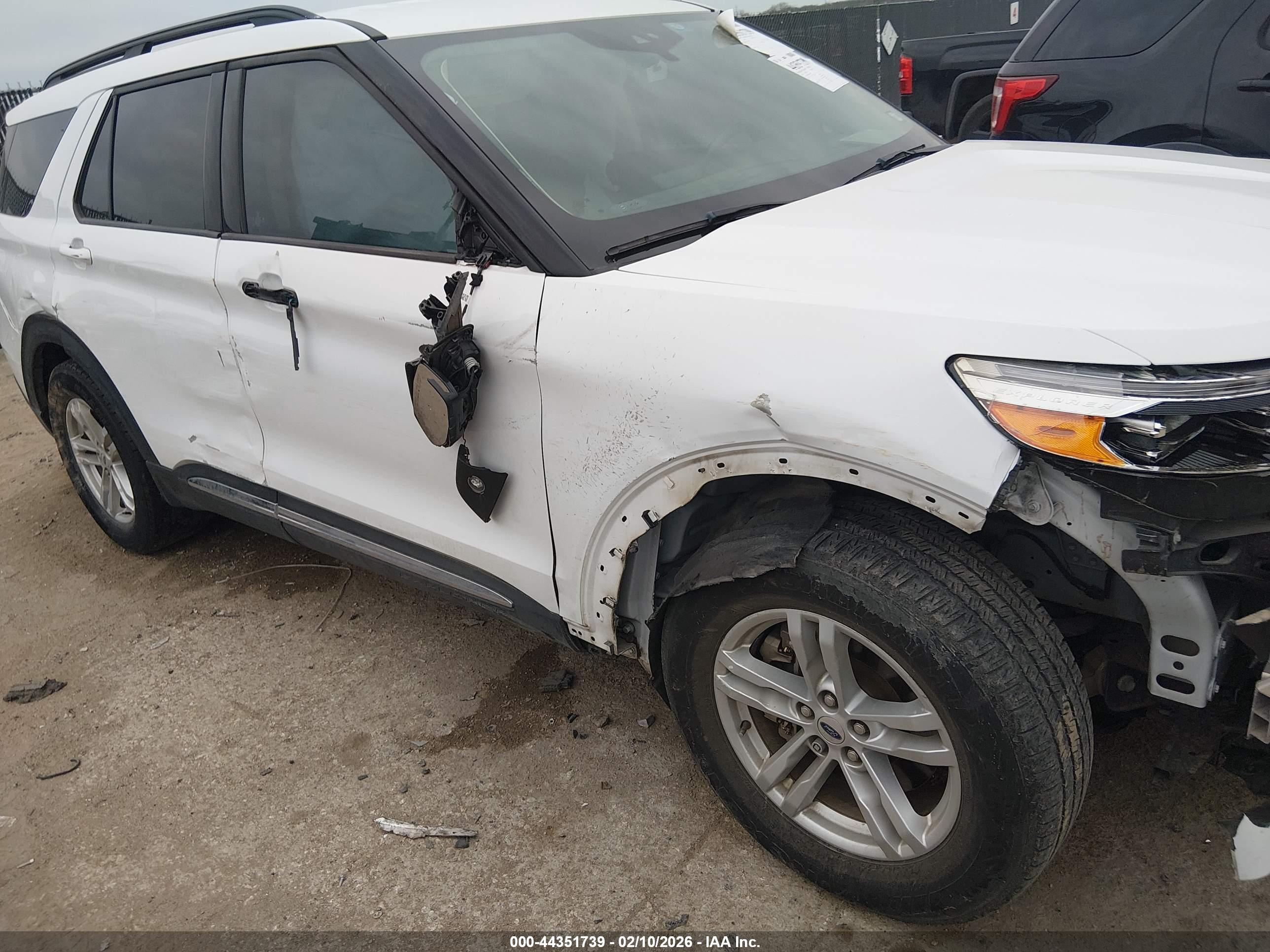FORD EXPLORER image 6