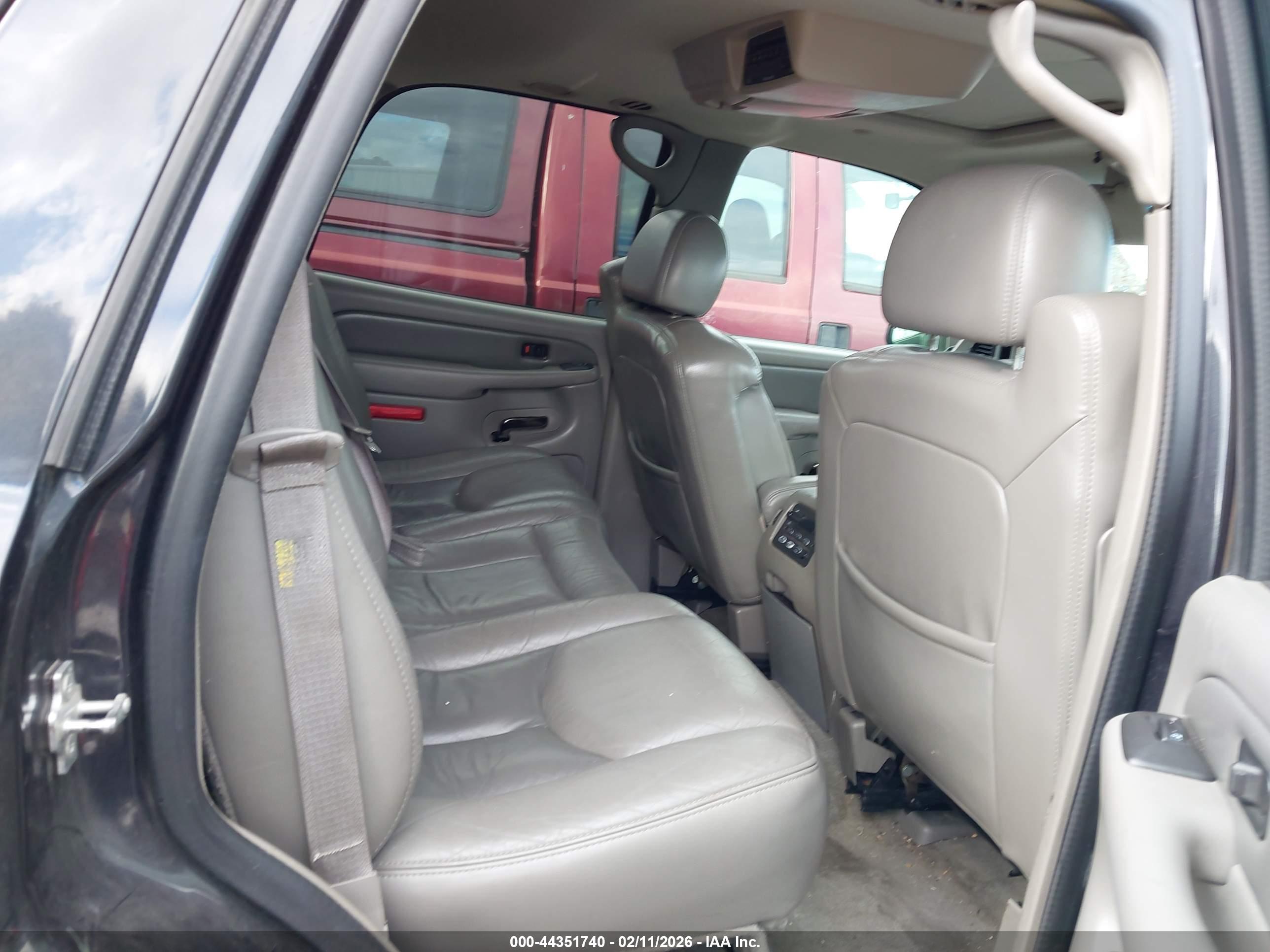 GMC YUKON image 8