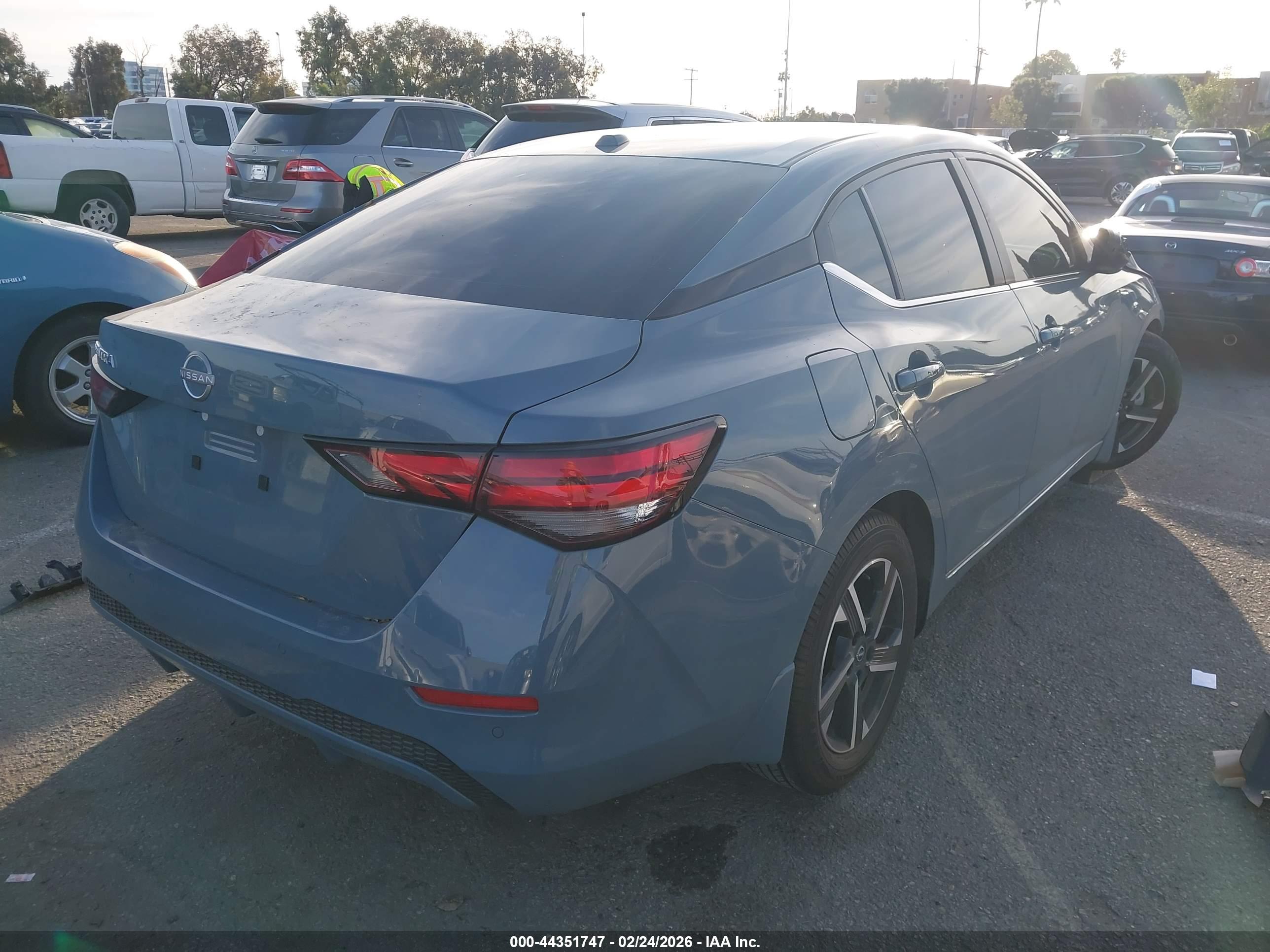 NISSAN SENTRA image 4
